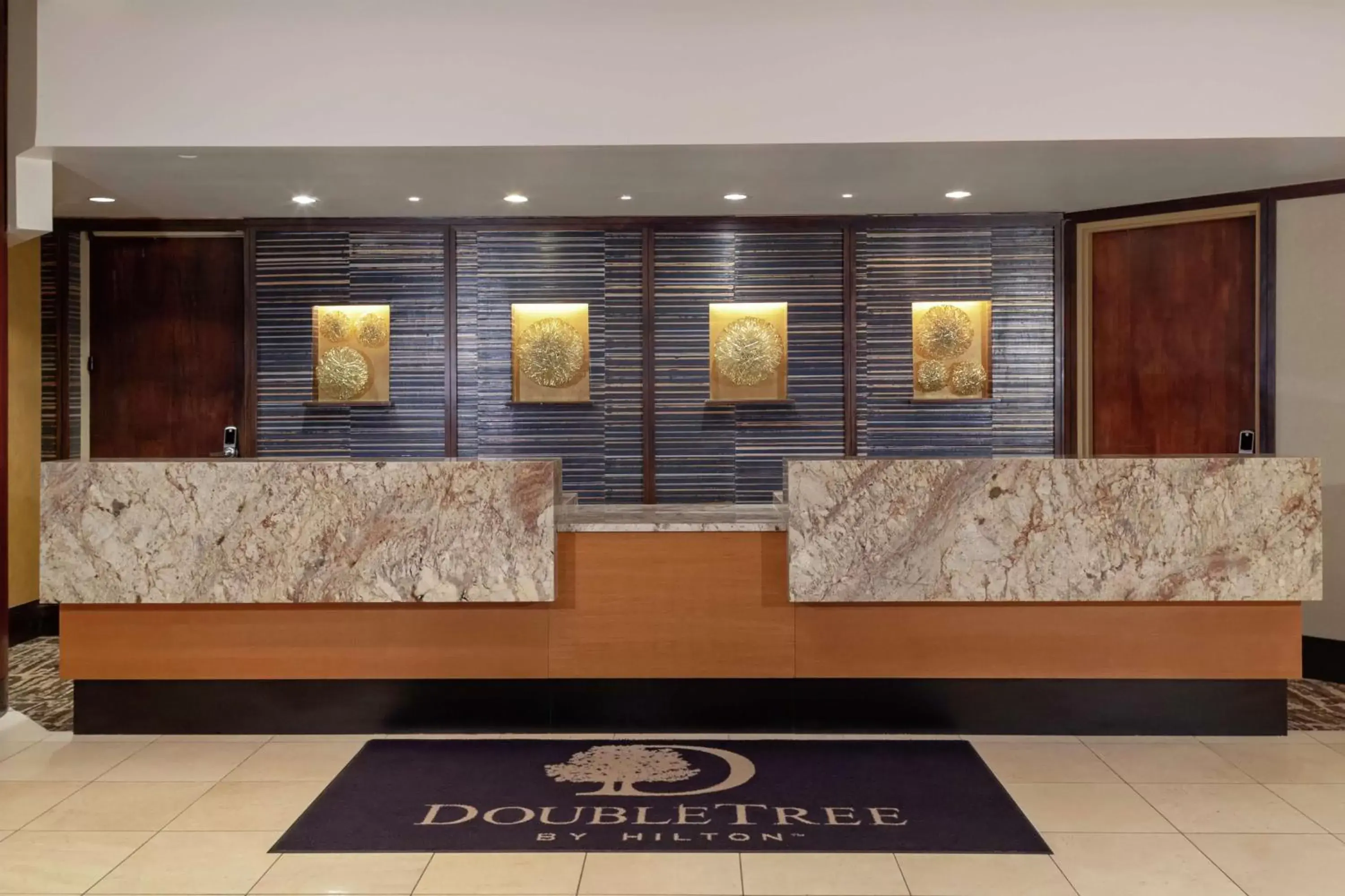 Lobby or reception, Lobby/Reception in DoubleTree by Hilton Kansas City - Overland Park