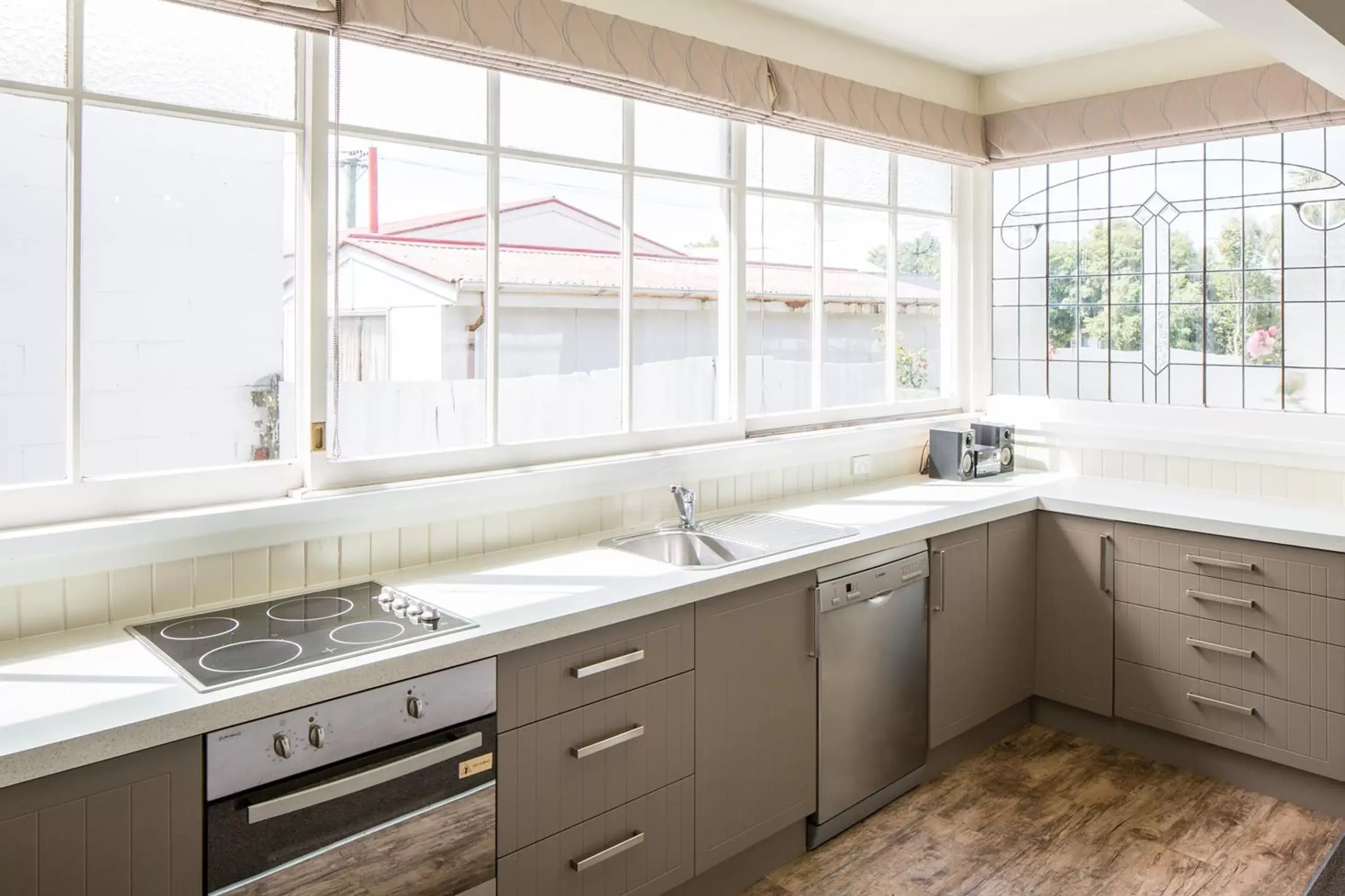 Kitchen or kitchenette, Kitchen/Kitchenette in Pavilions Hotel