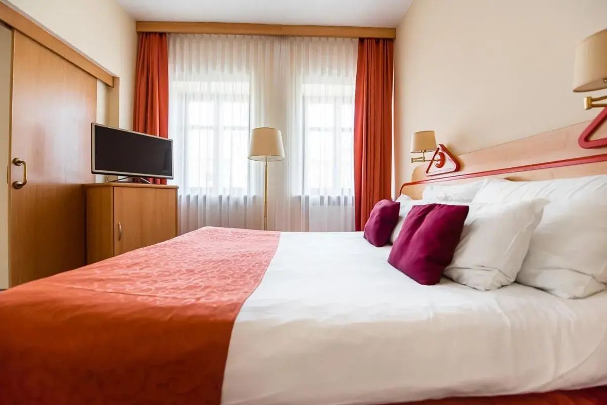 Photo of the whole room, Bed in Mercure Opole