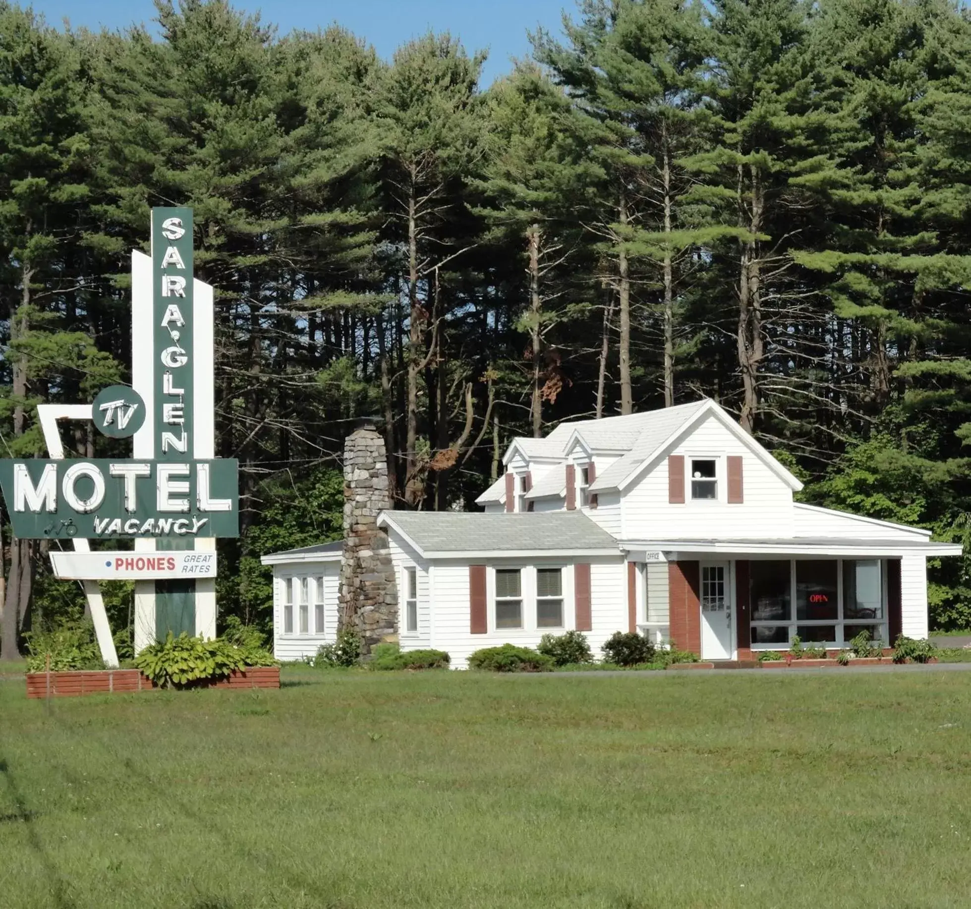 Property logo or sign, Property Building in Sara Glen Motel - Saratoga Springs-Glens Falls