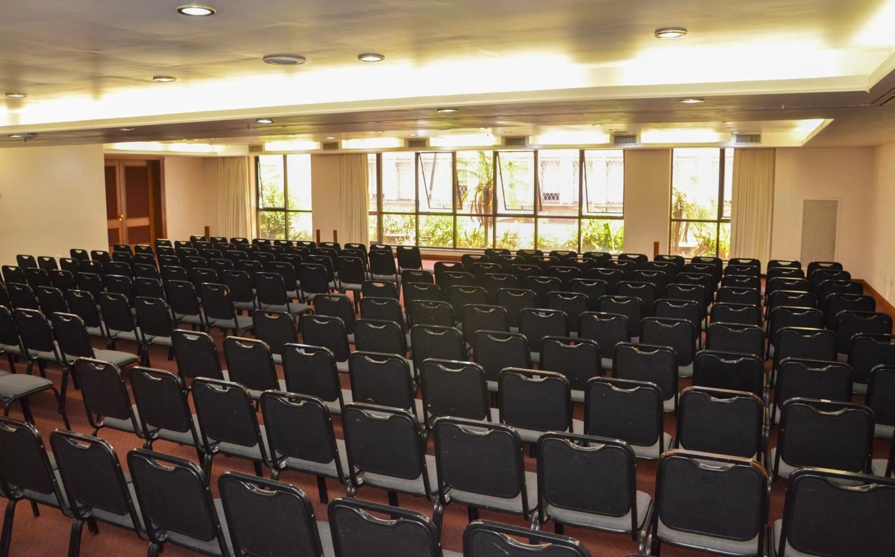 Business facilities in Embaixador Hotel & Centro de Eventos by Fast10