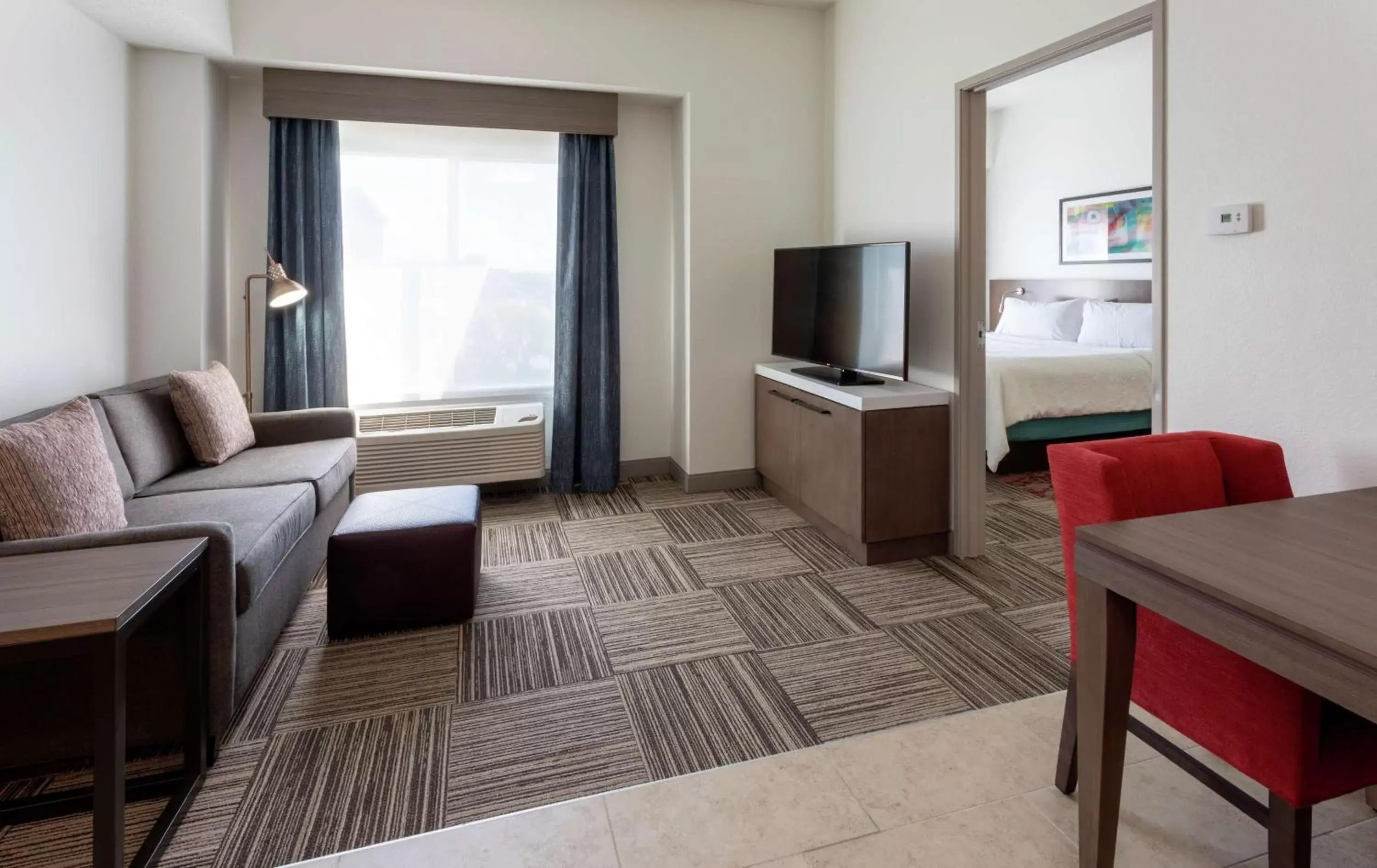 Bedroom, Seating Area in Hilton Garden Inn Minneapolis/Bloomington