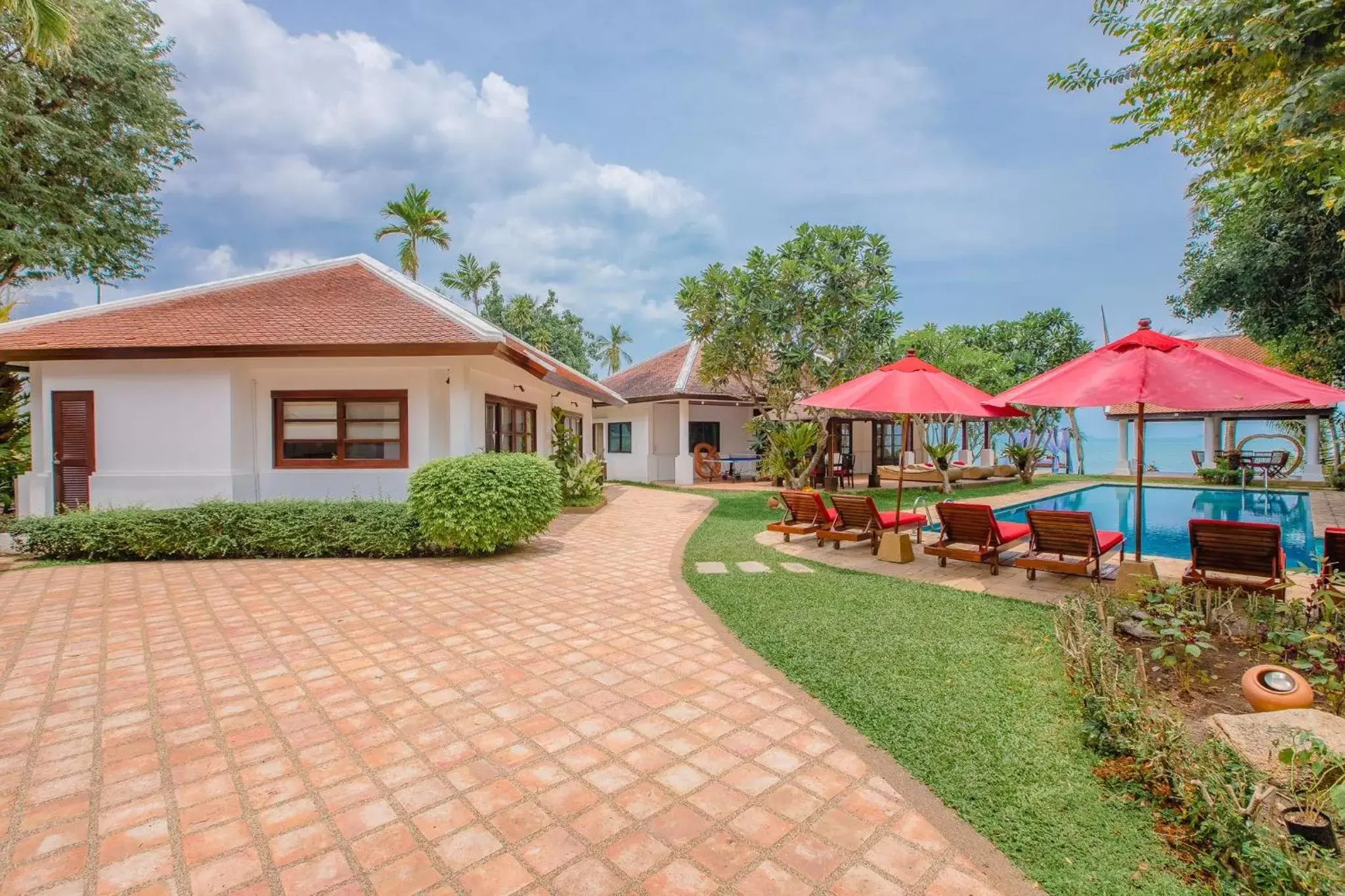 Property building in The Privilege Hotel Ezra Beach Club Property building in The Privilege Hotel Ezra Beach Club