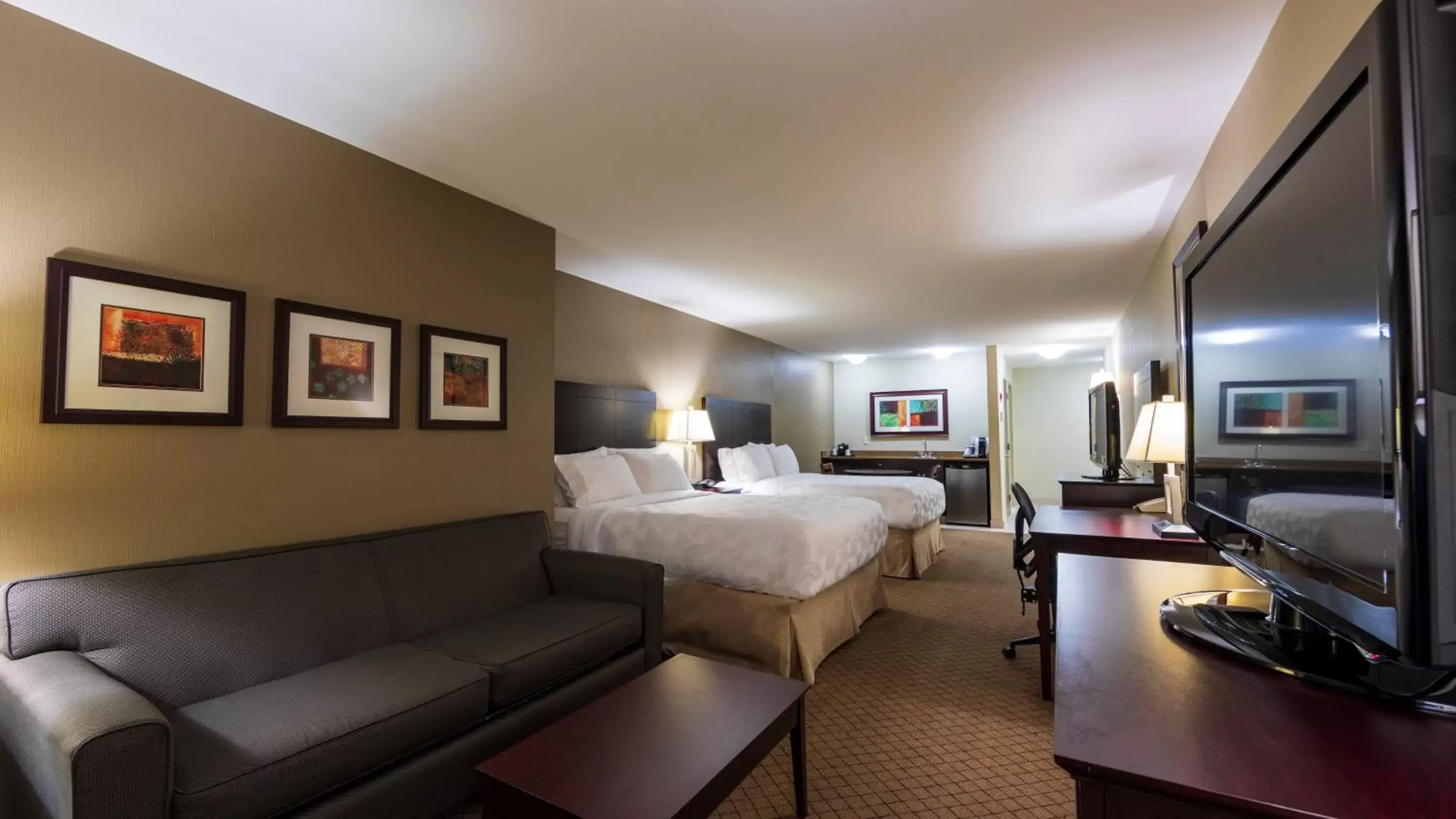 Photo of the whole room in Holiday Inn Hotel and Suites-Kamloops, an IHG Hotel