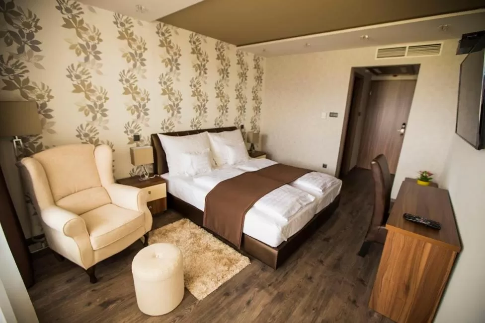 Photo of the whole room in Pole Position Beach Hotel