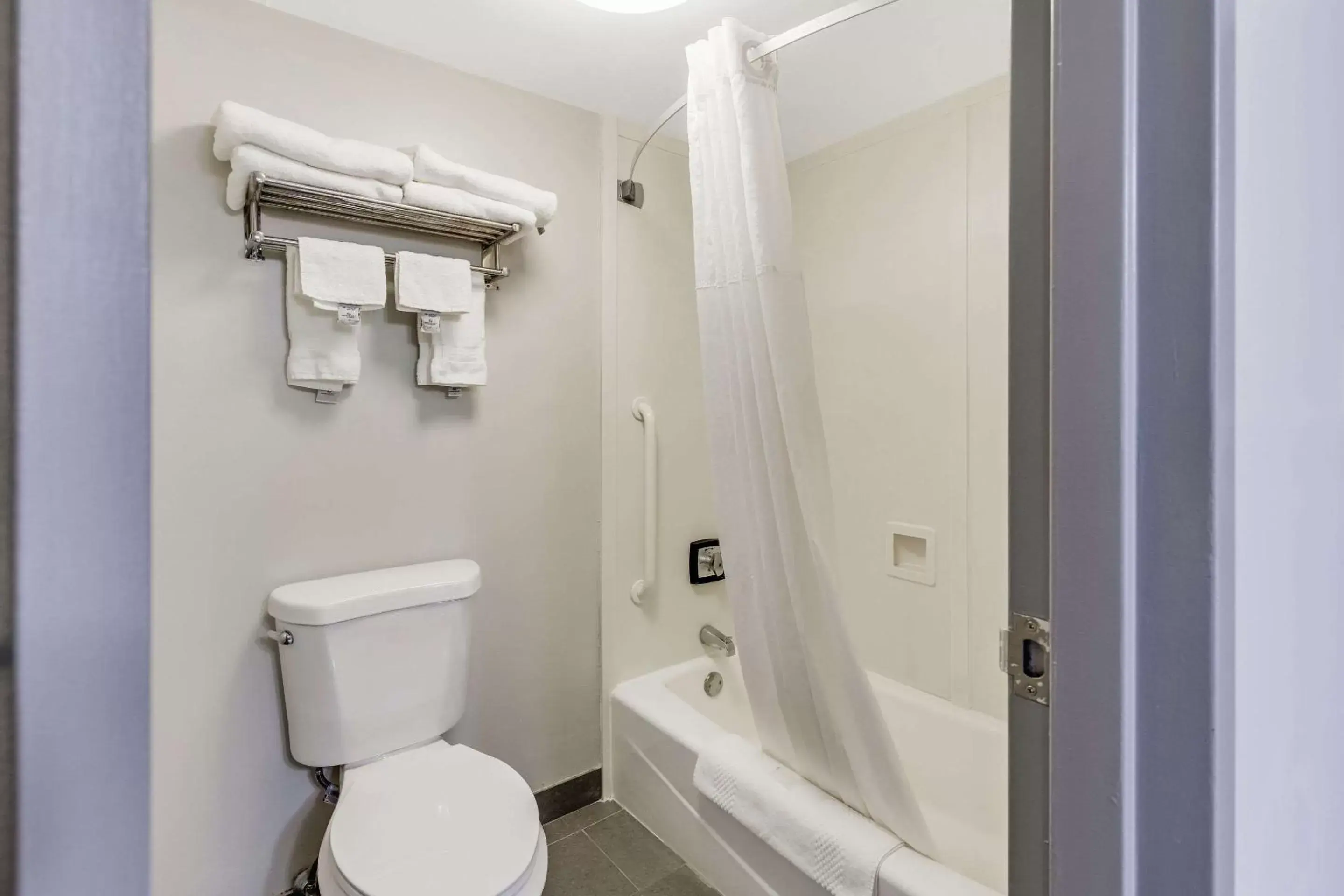 Bedroom, Bathroom in Clarion Pointe by Choice Hotel