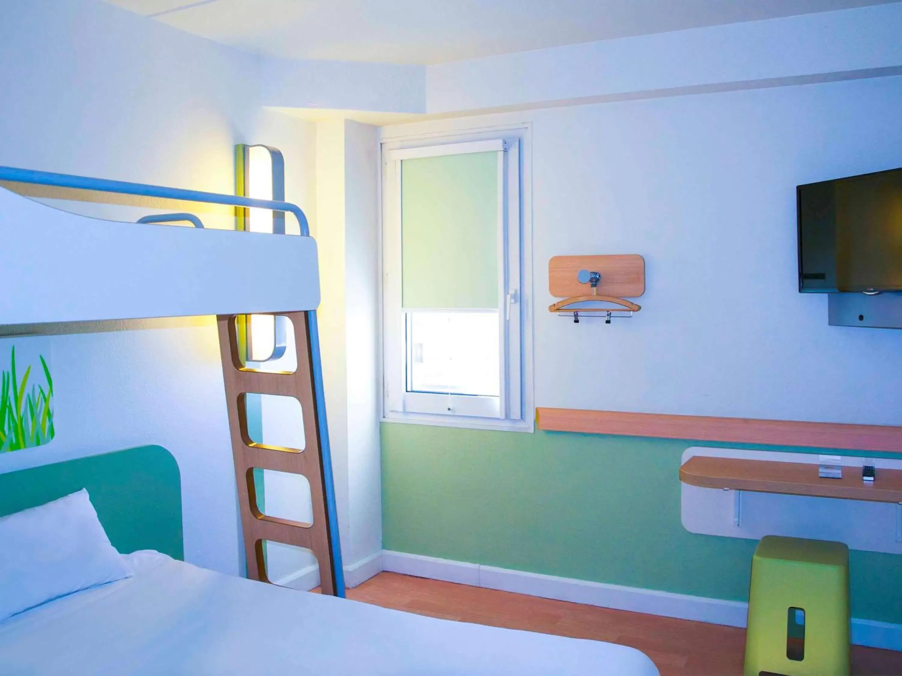 Photo of the whole room, Bunk Bed in Ibis Budget Toulon Centre