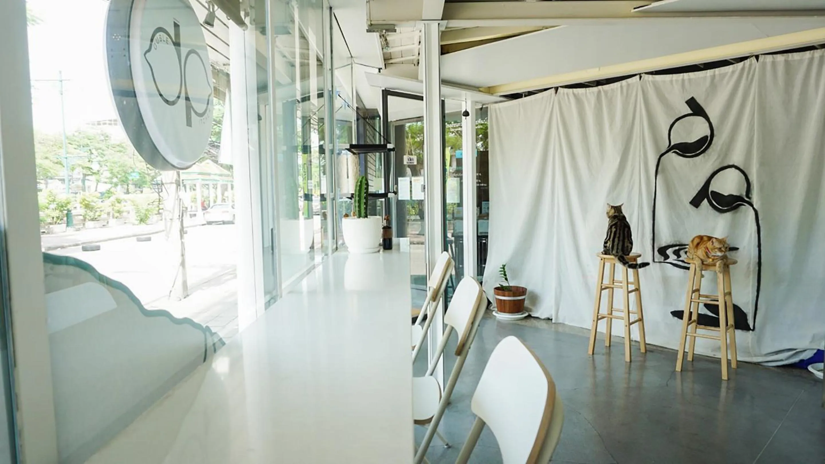 Restaurant/places to eat in Loogchoob Homestay