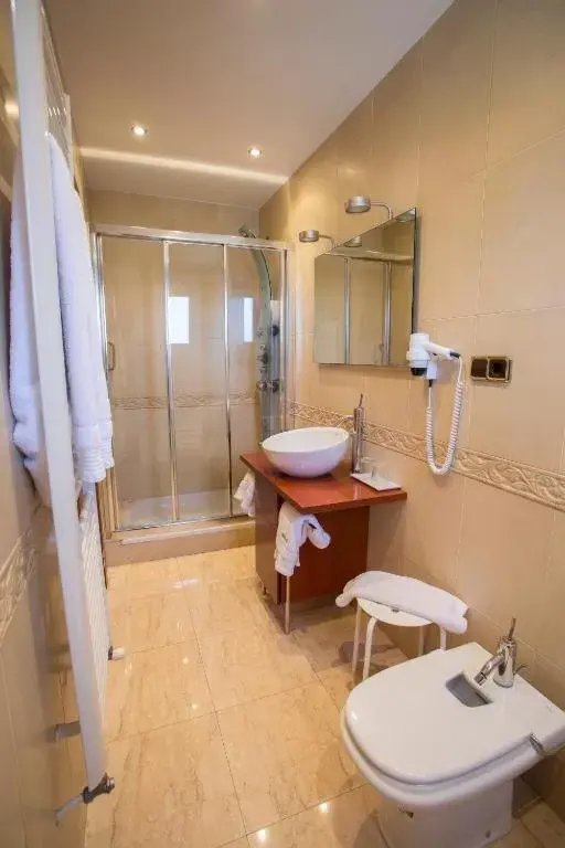 Bathroom in Hotel Segle XX