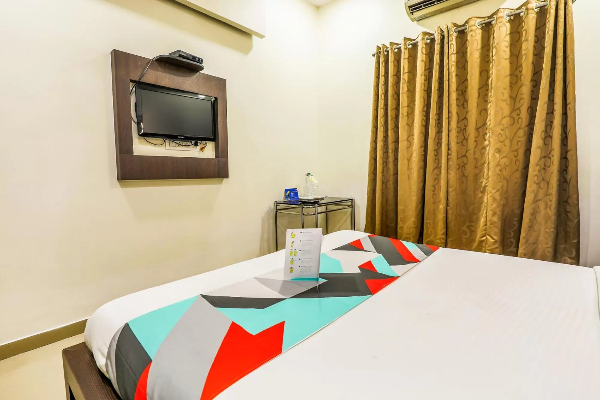 Bedroom, Bed in FabExpress Adore Inn - Nr Mumbai International Airport