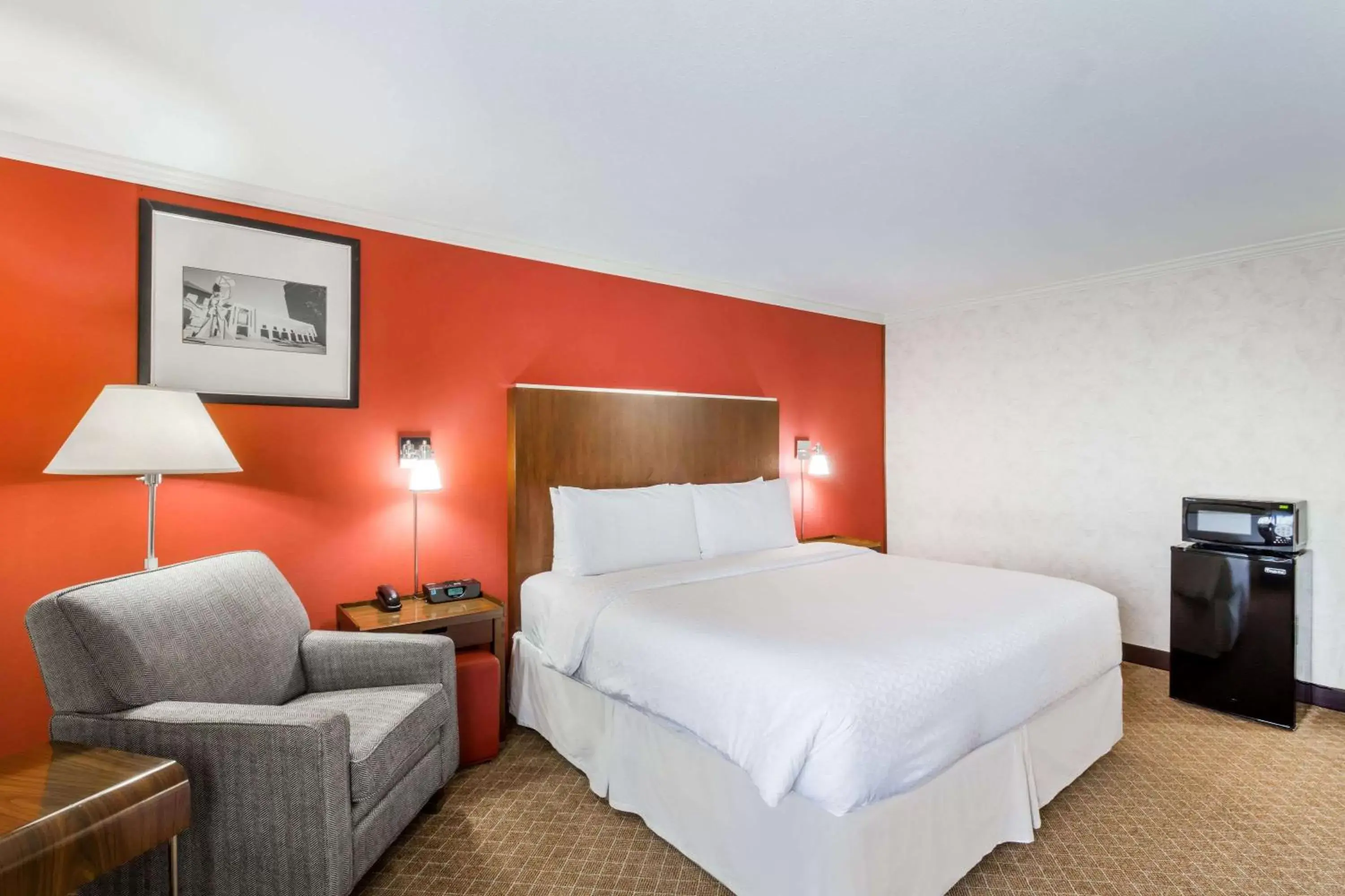 Photo of the whole room, Bed in Wyndham Garden Silicon Valley