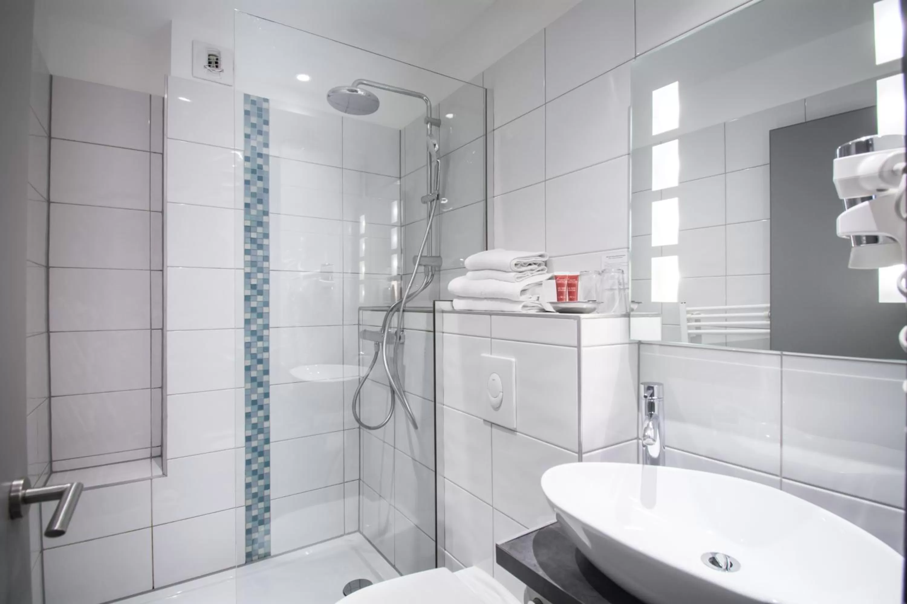 Bathroom in Hôtel Couvent du Franciscain Centre ville