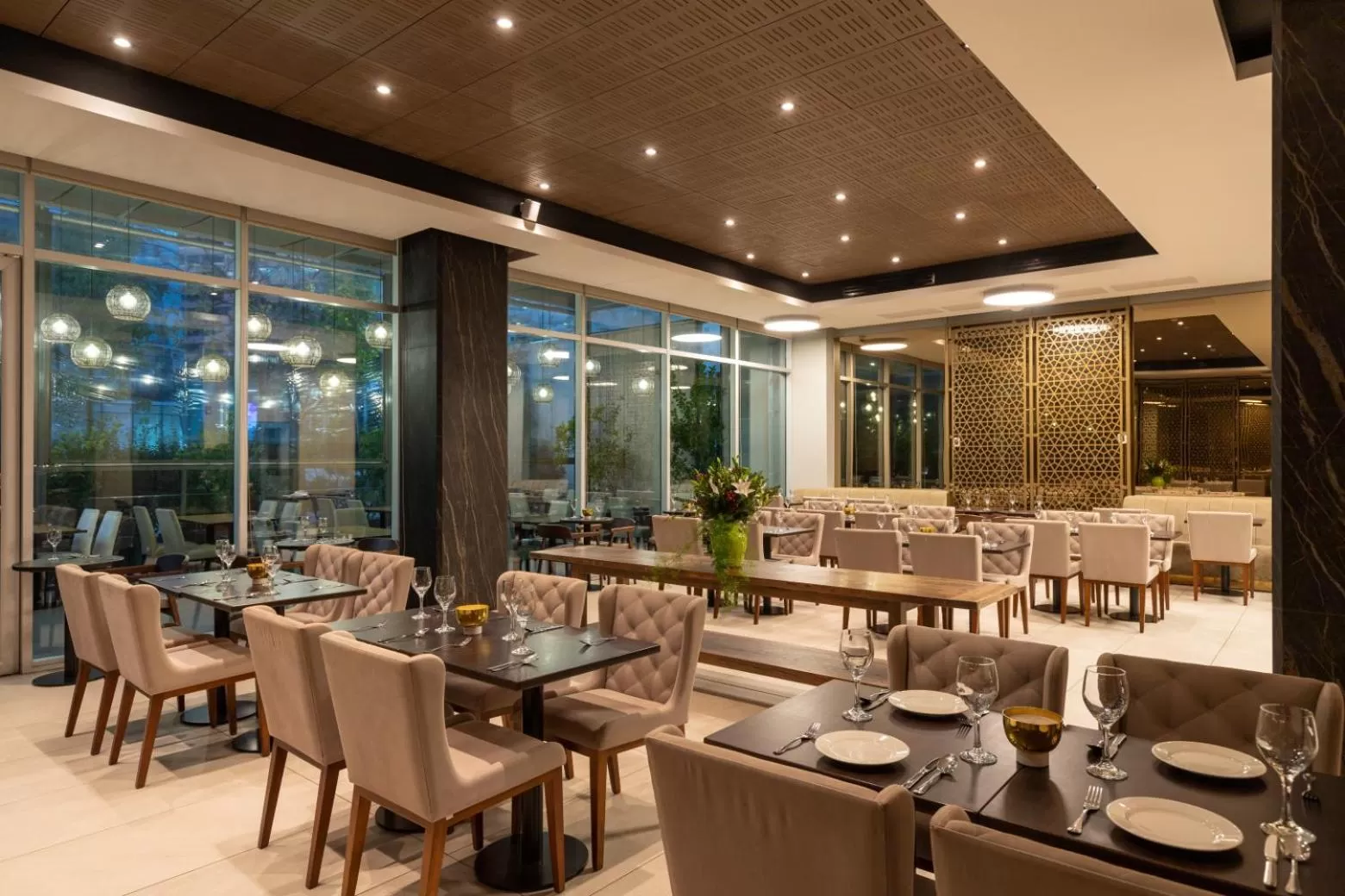 Restaurant/places to eat in Best Western Premier Marina Las Condes