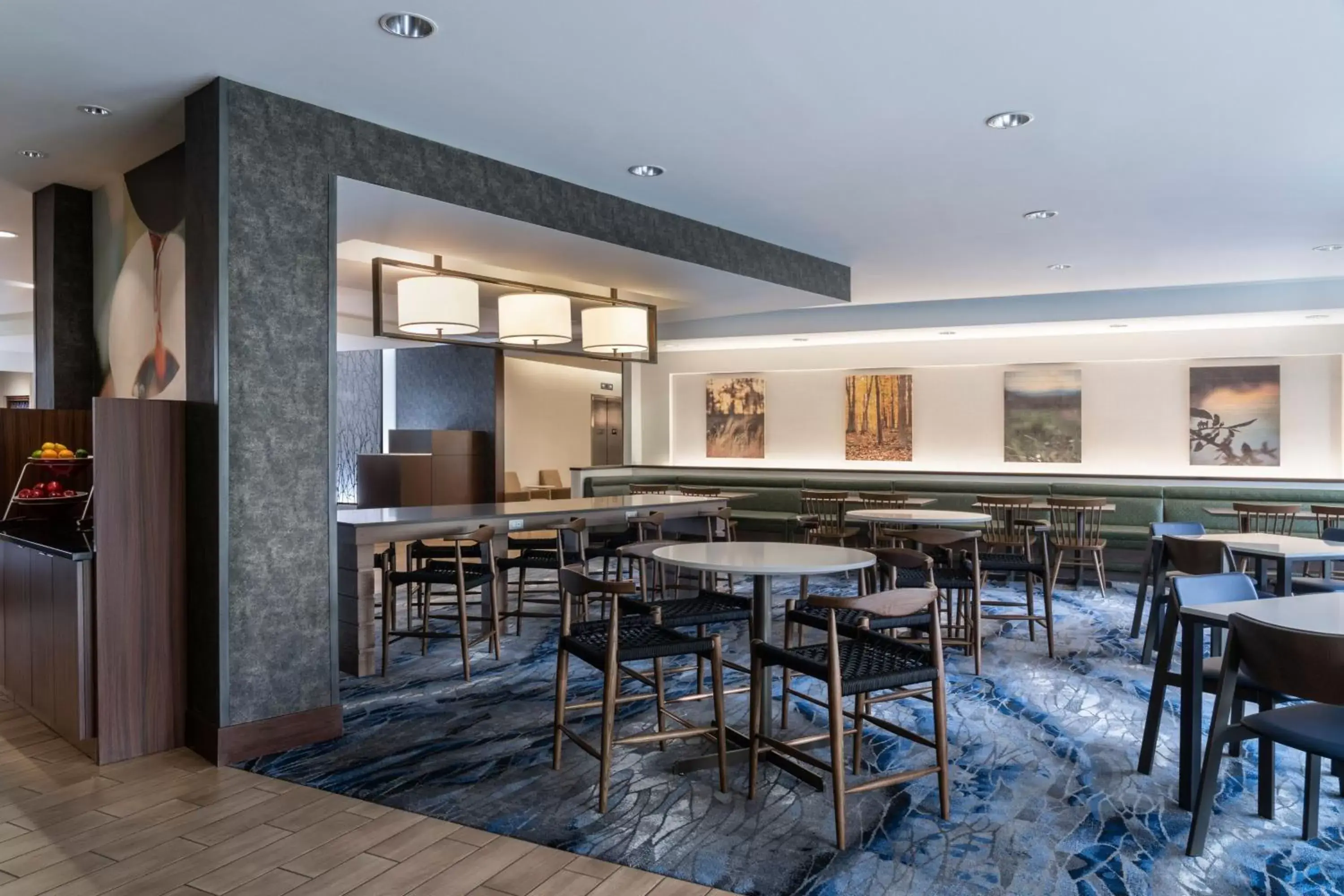 Lobby or reception, Lounge/Bar in Fairfield Inn & Suites by Marriott Akron Fairlawn
