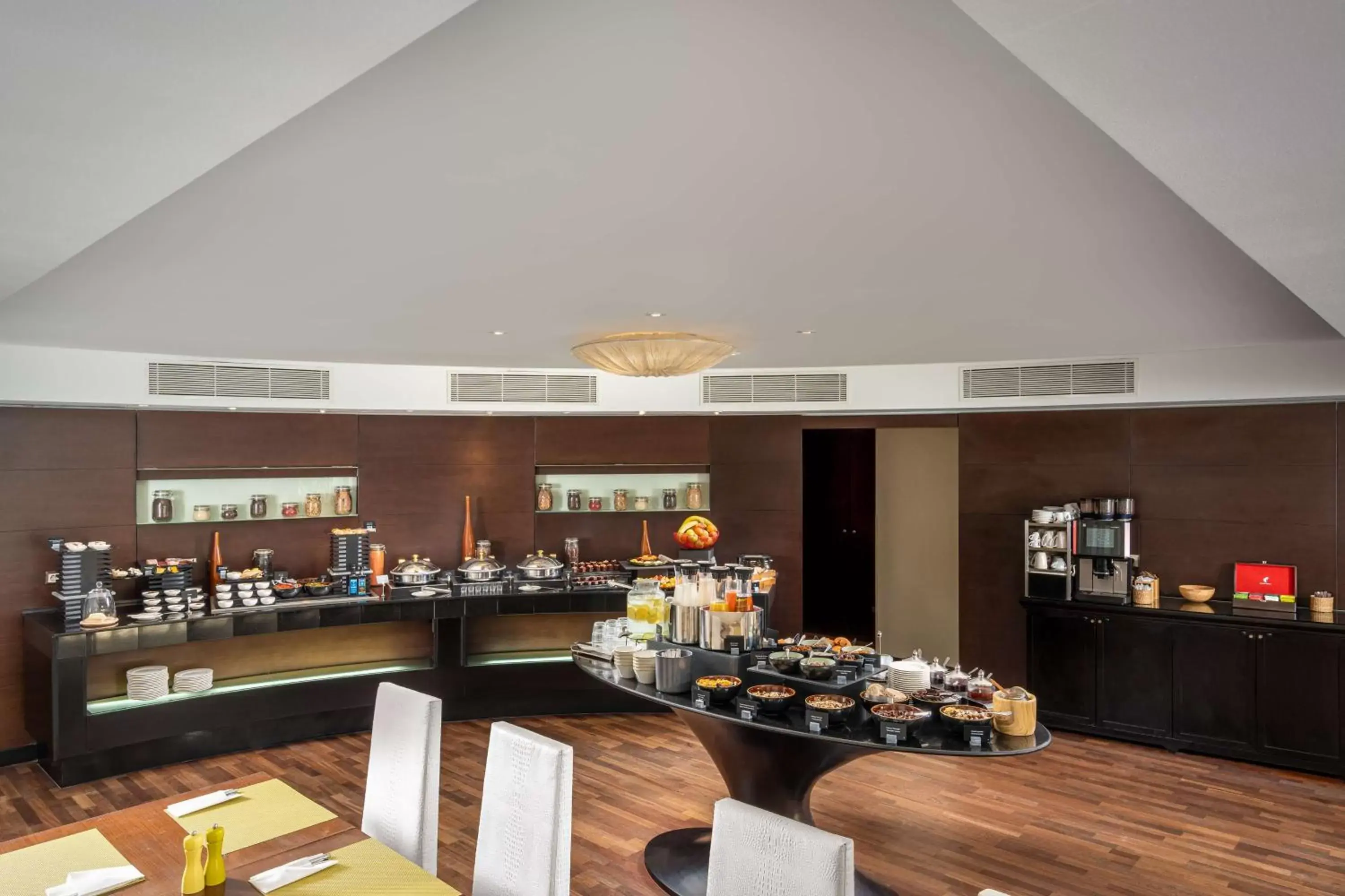 Lounge or bar, Restaurant/Places to Eat in Radisson Blu Hotel Bucharest