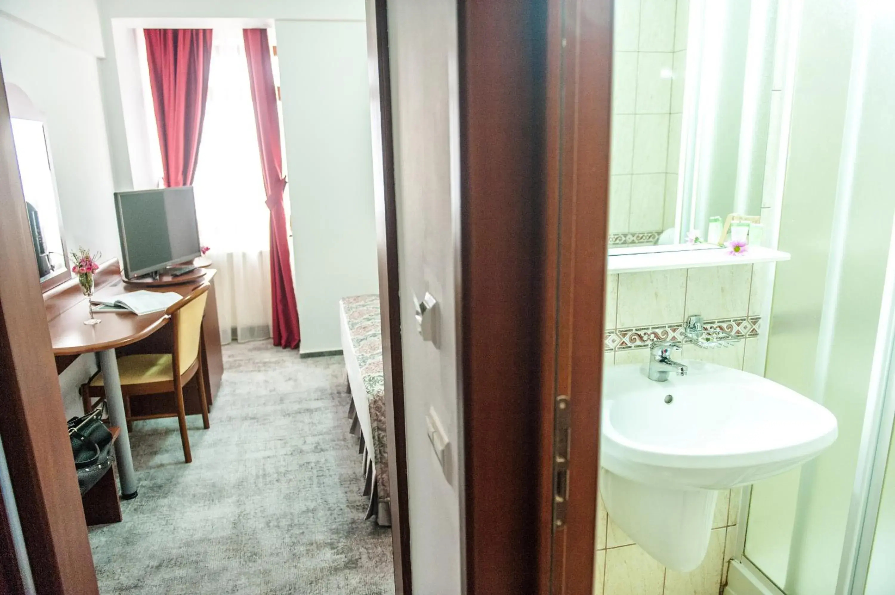 Photo of the whole room, Bathroom in Hotel Parc Sibiu