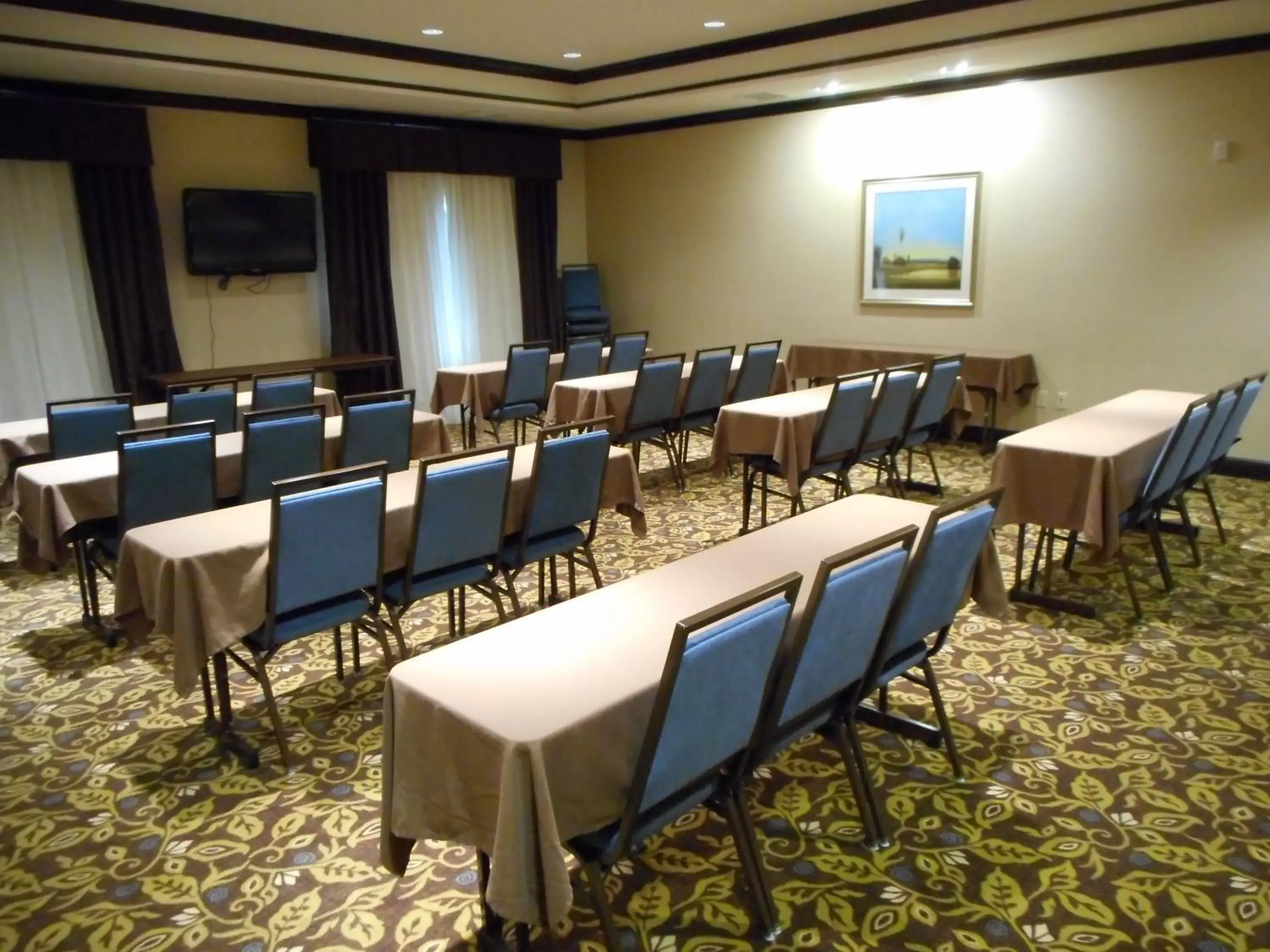 Meeting/conference room in Holiday Inn Express Washington Court House, an IHG Hotel