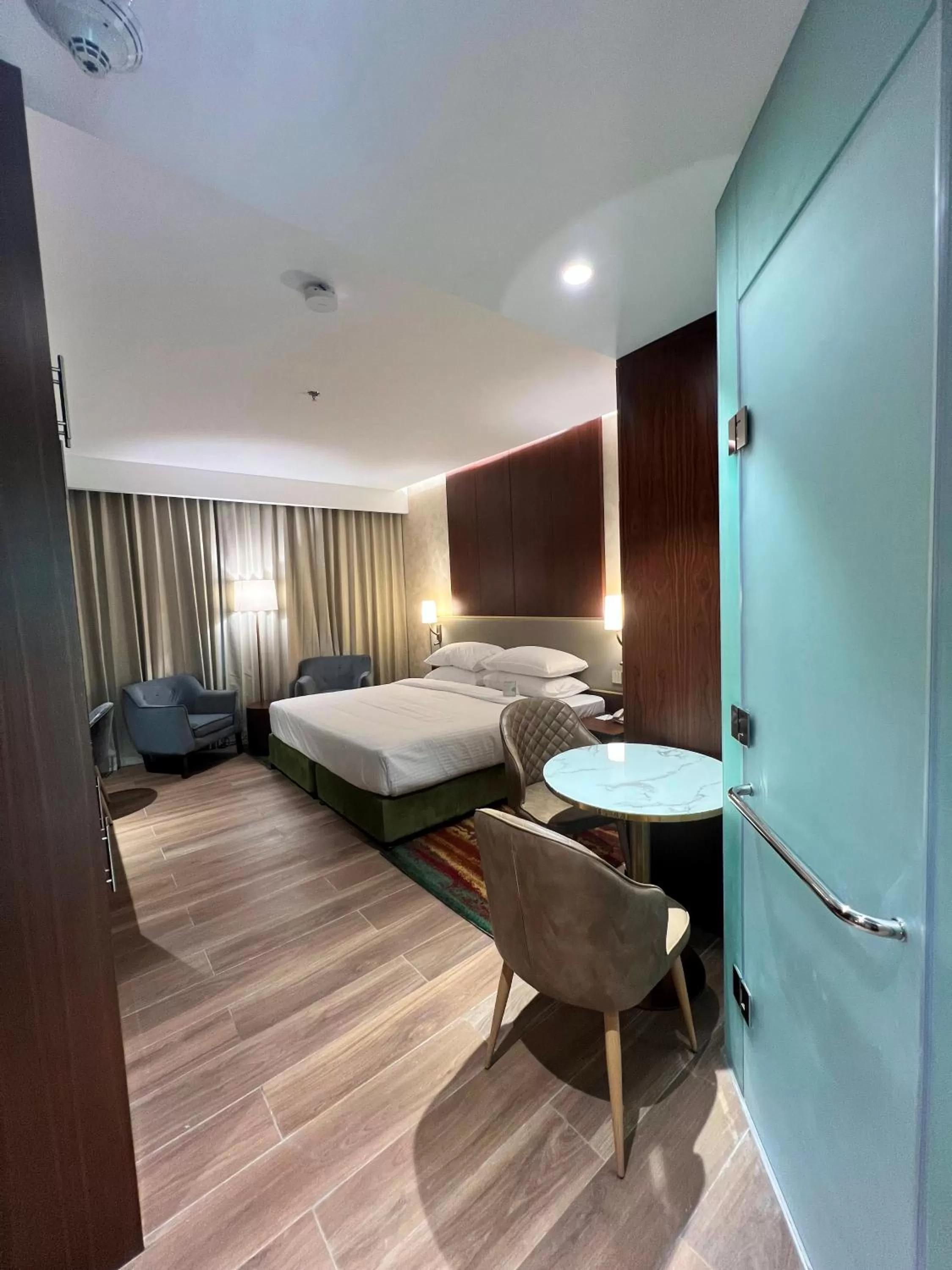 Bedroom, Bed in City Seasons Suites