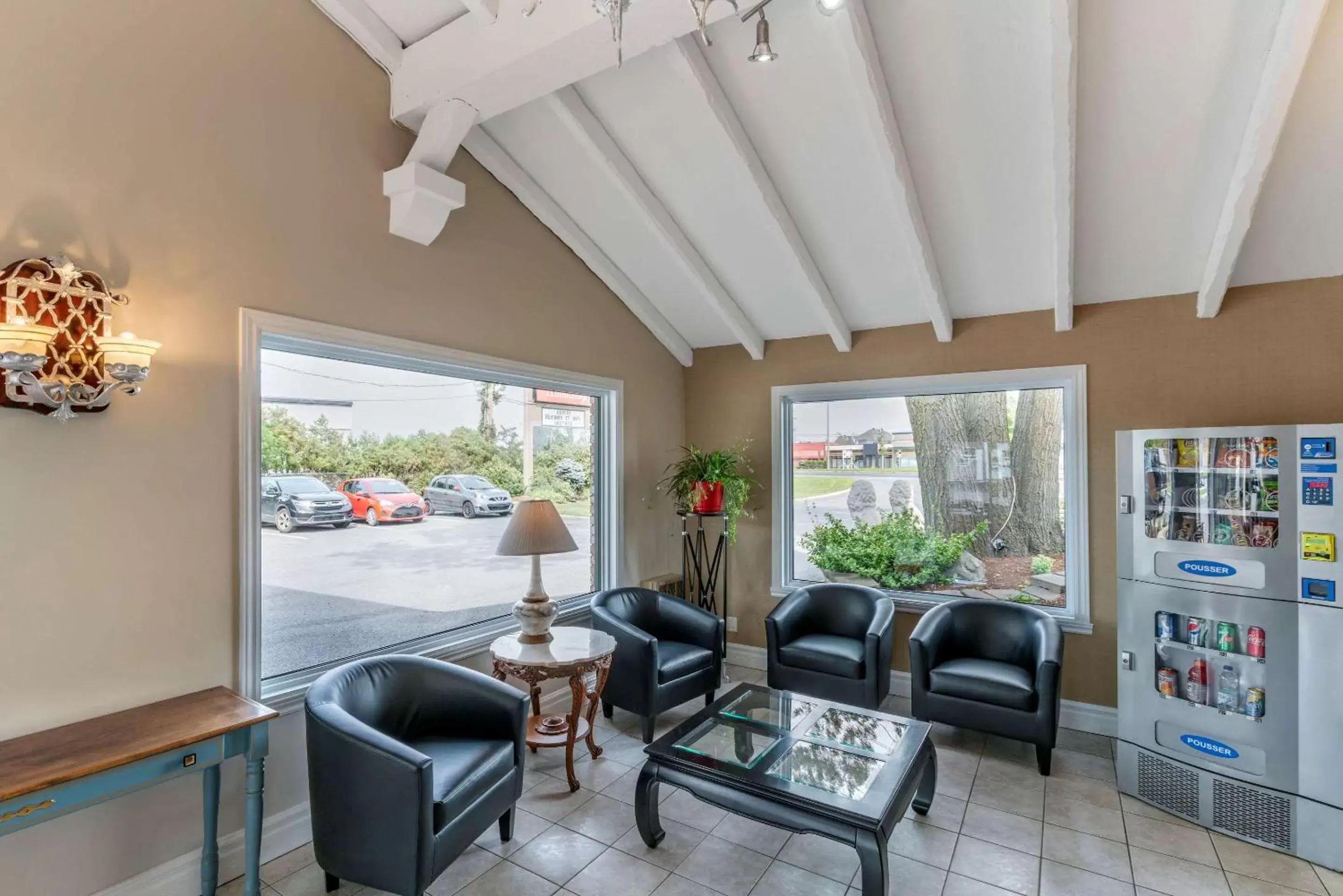 Lobby or reception, Lounge/Bar in Econolodge Brossard