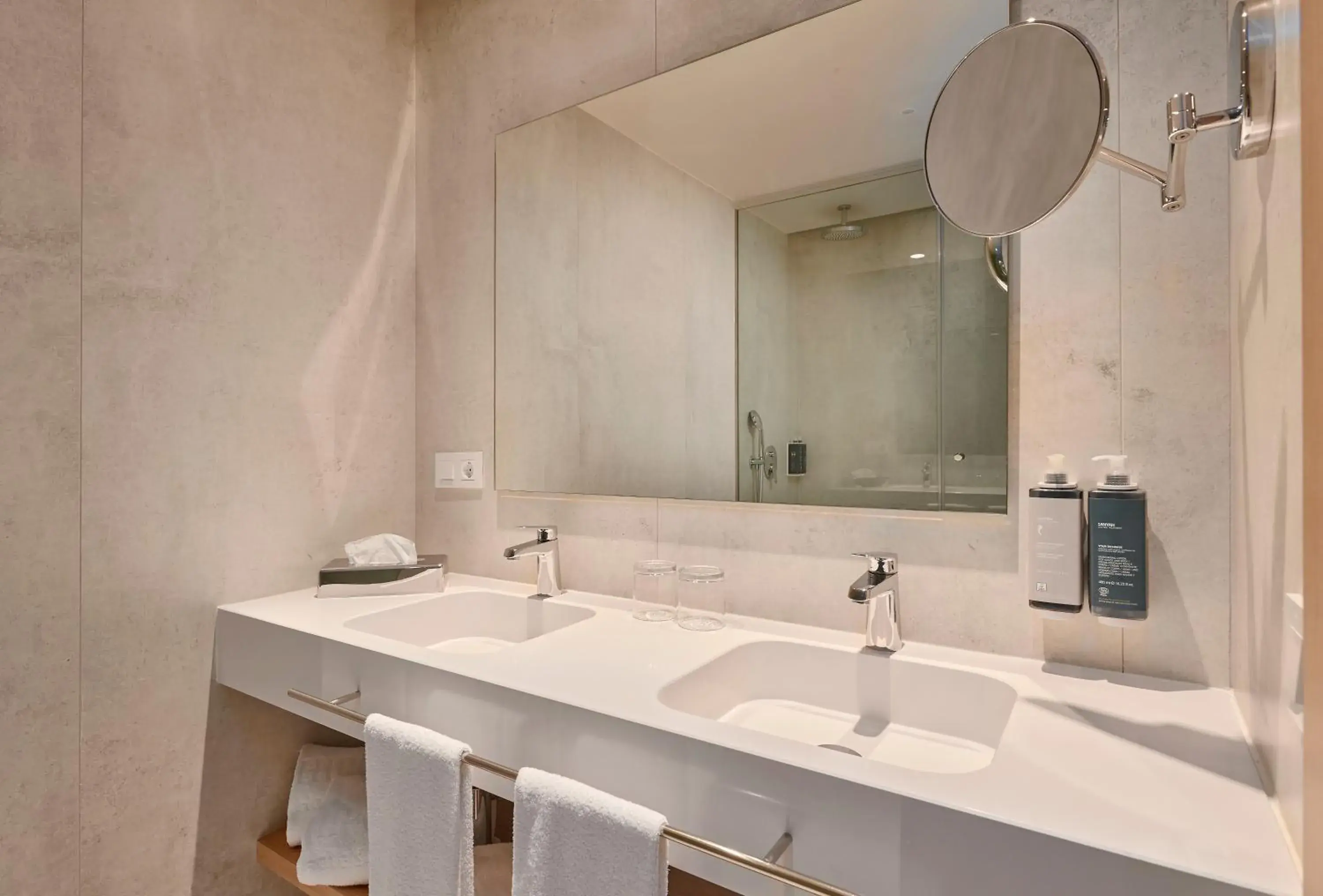 Bathroom in Hipotels Mediterraneo Hotel - Adults Only