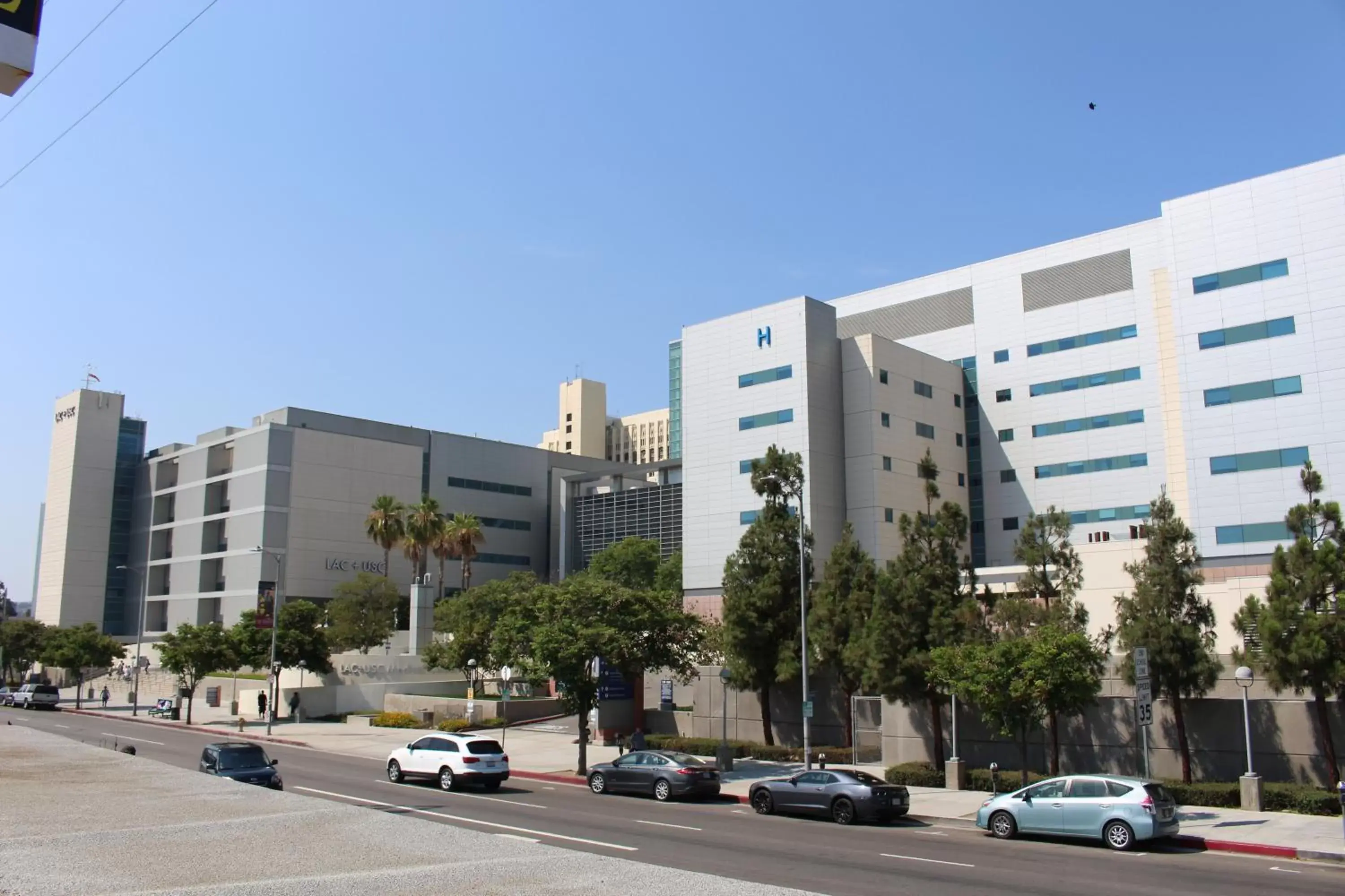 Property Building in ERTH INN by AGA Los Angeles
