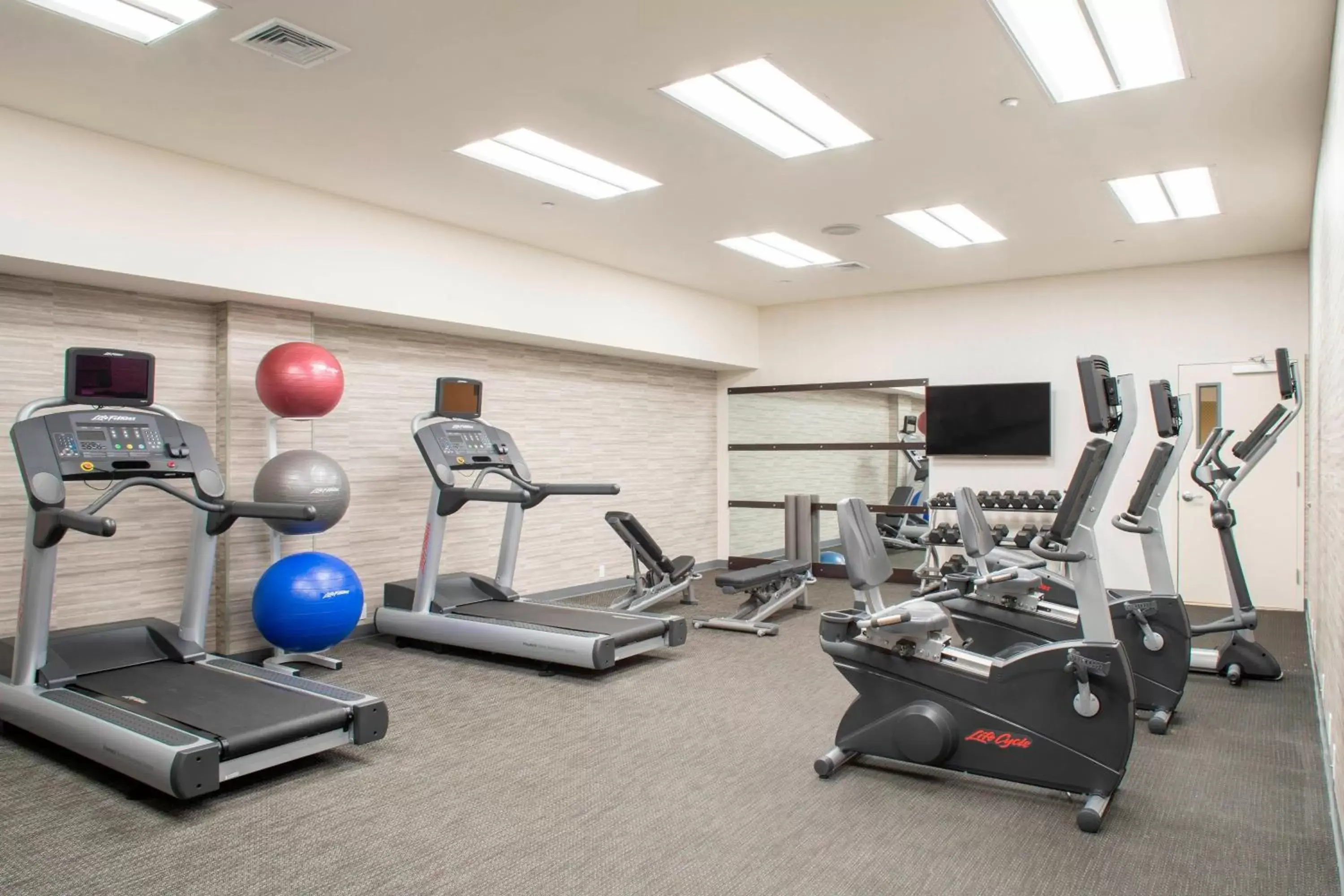 Fitness centre/facilities, Fitness Center/Facilities in Courtyard by Marriott New York Queens/Fresh Meadows