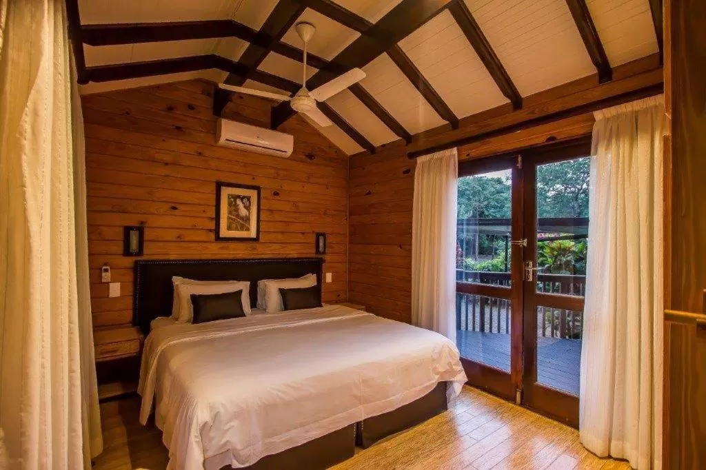 Bed in Imvubu Lodge