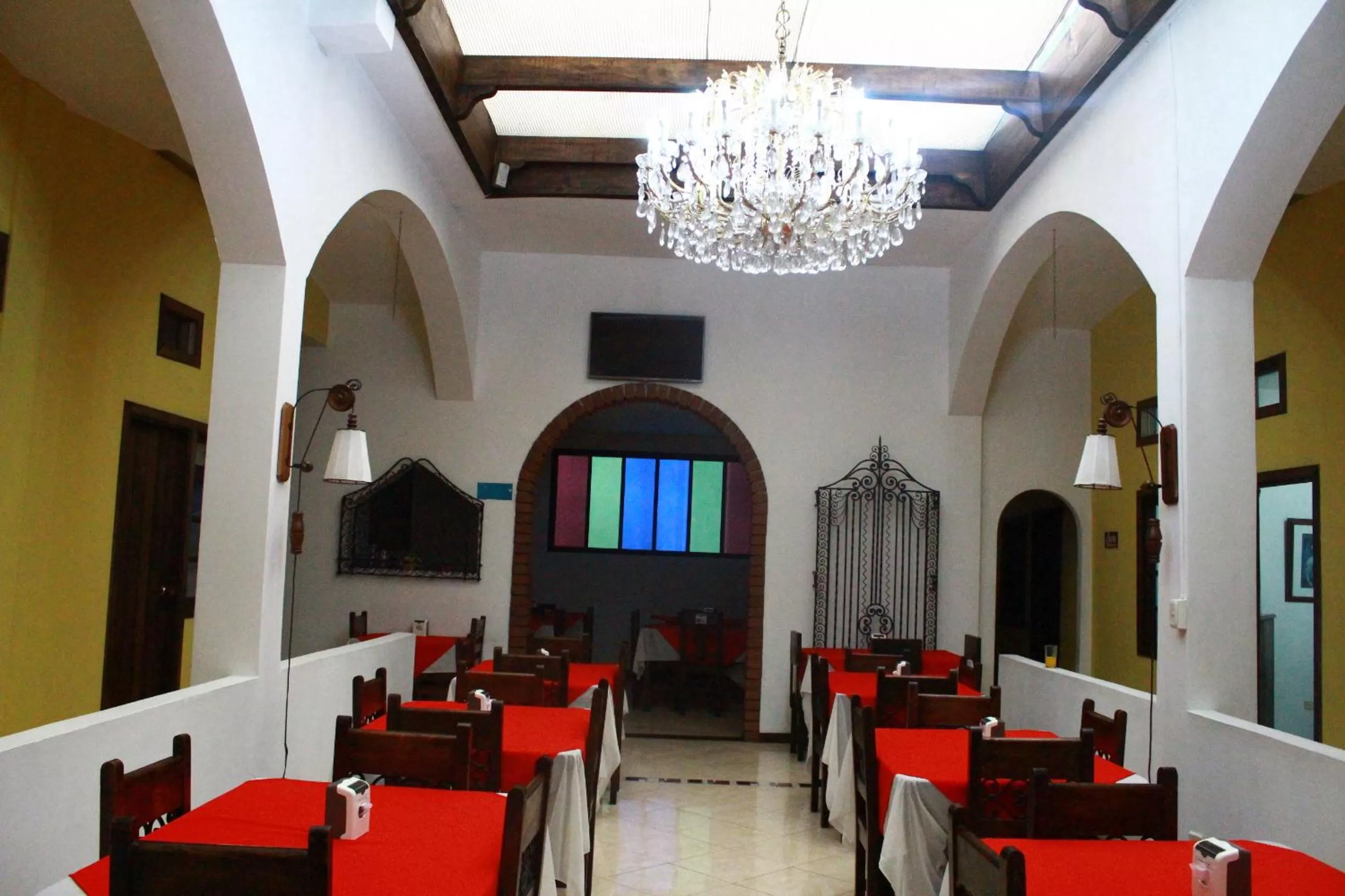 Text overlay in Hotel Colonial Manizales