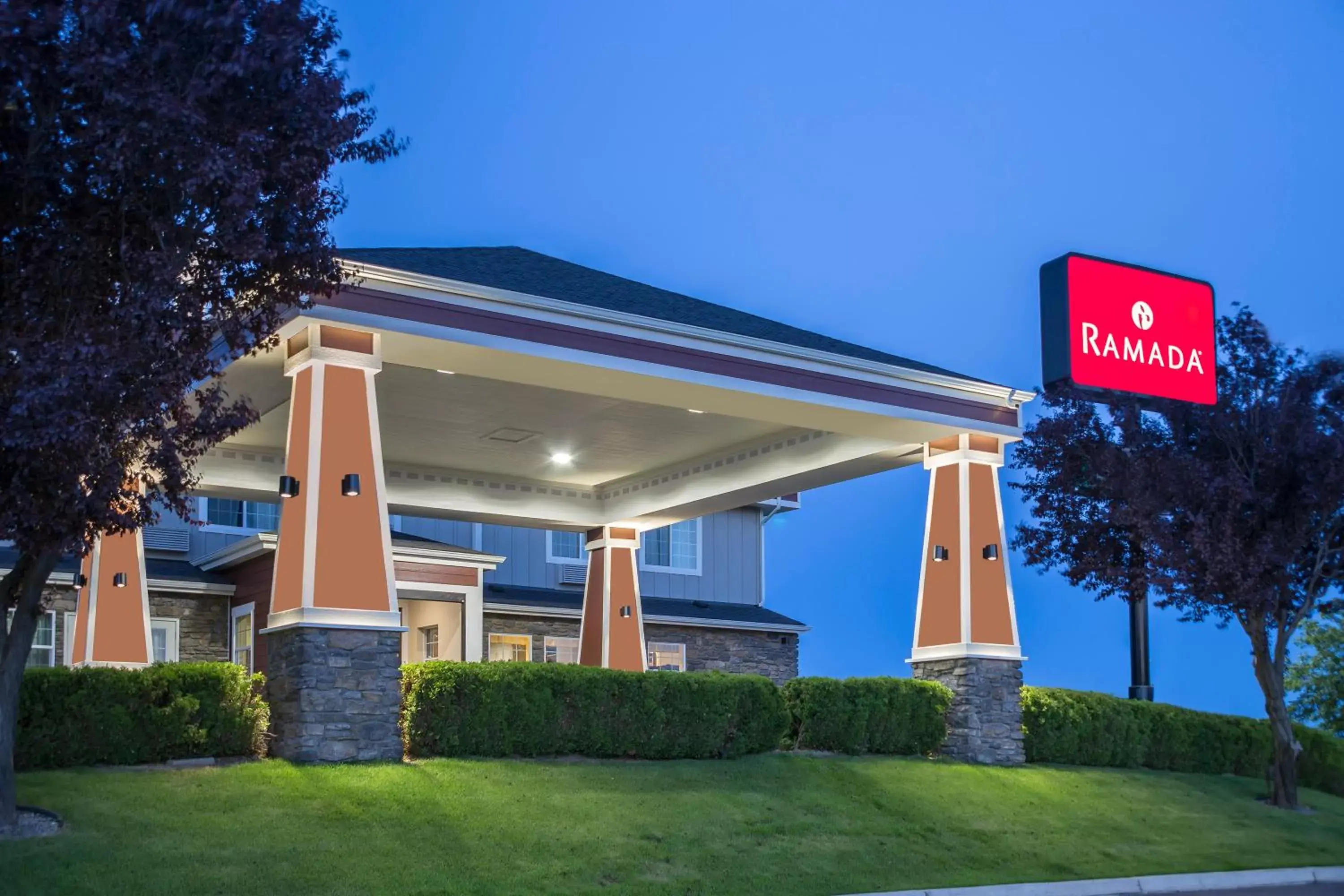 Facade/entrance, Property Building in Ramada by Wyndham Moses Lake