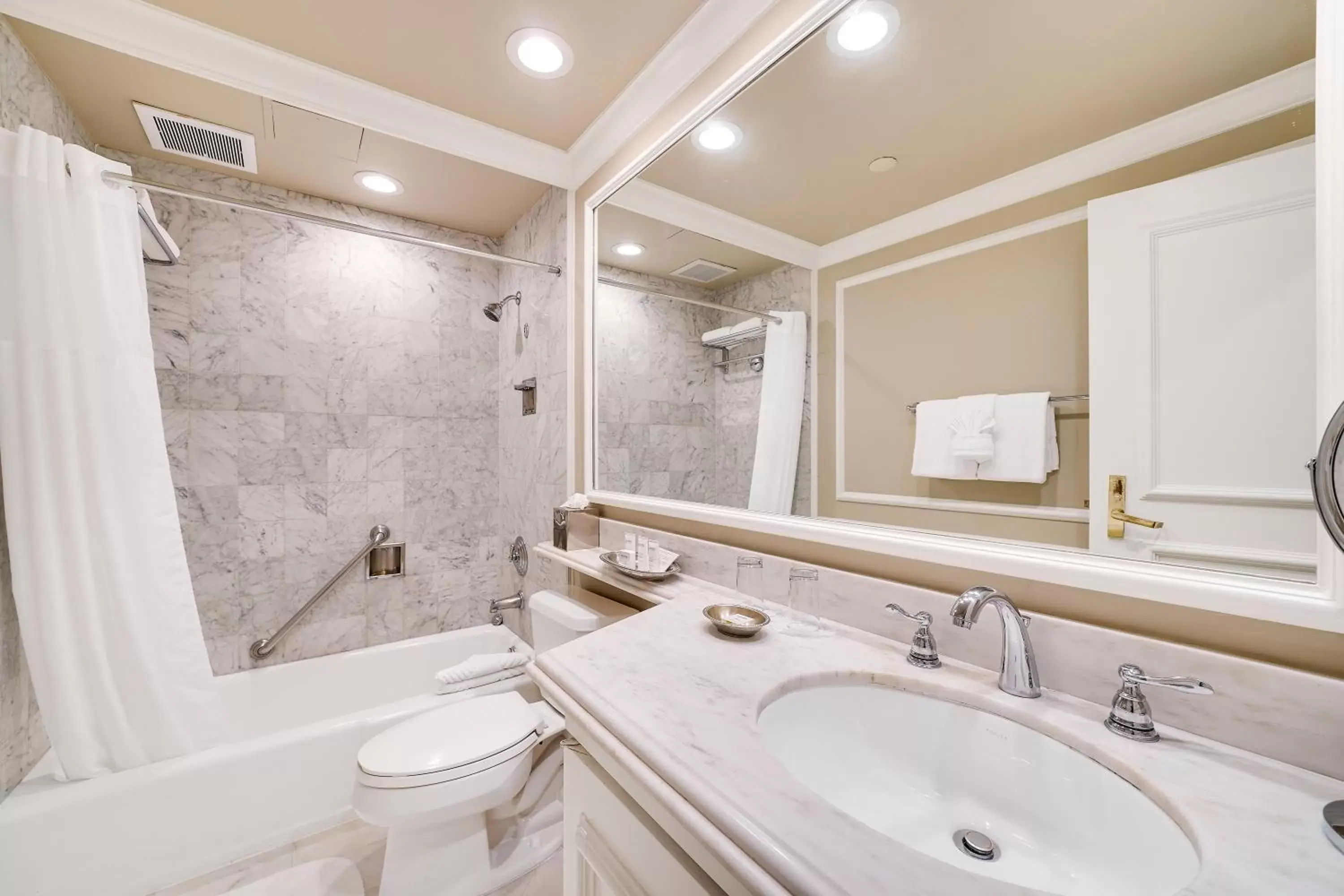 Toilet in Spindrift Inn Toilet in Spindrift Inn