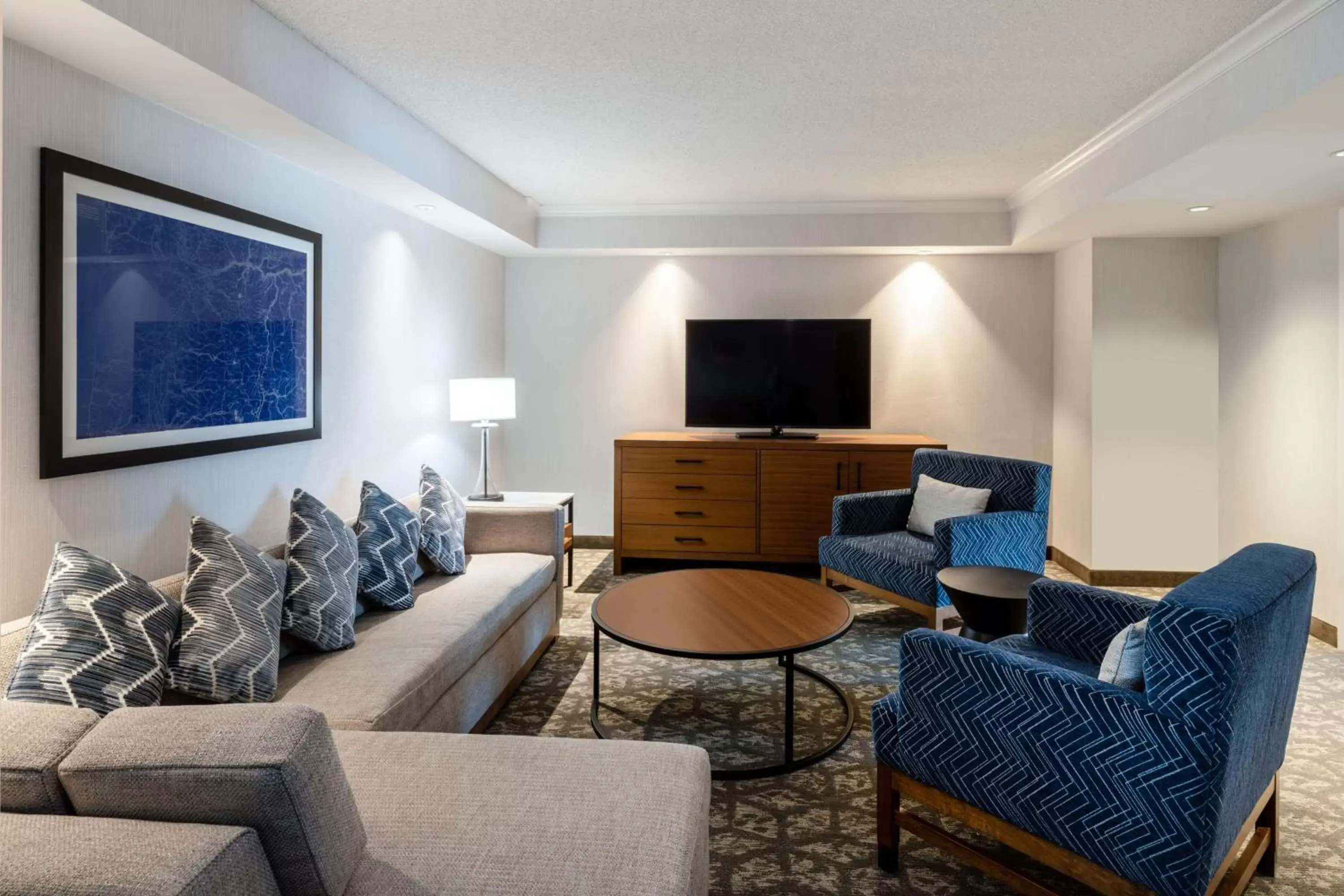 Living room, Seating Area in Embassy Suites by Hilton Portland Airport