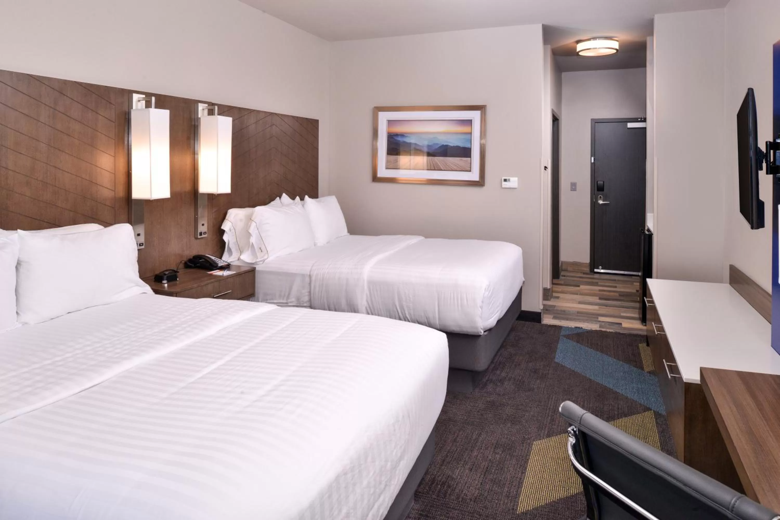 Photo of the whole room, Bed in Holiday Inn Express and Suites Bryant - Benton Area by IHG