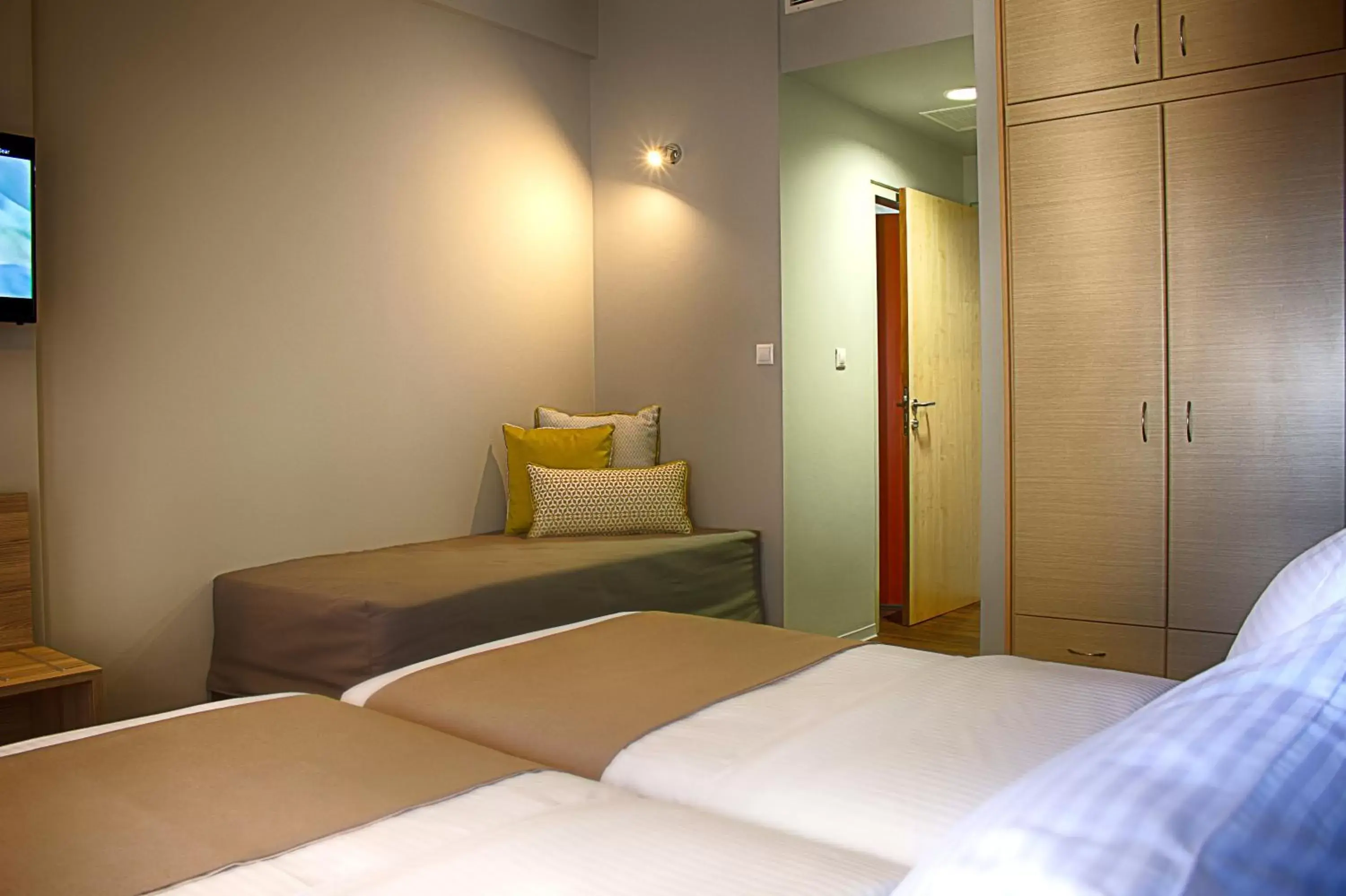 Triple Room in Athlos Hotel Triple Room in Athlos Hotel