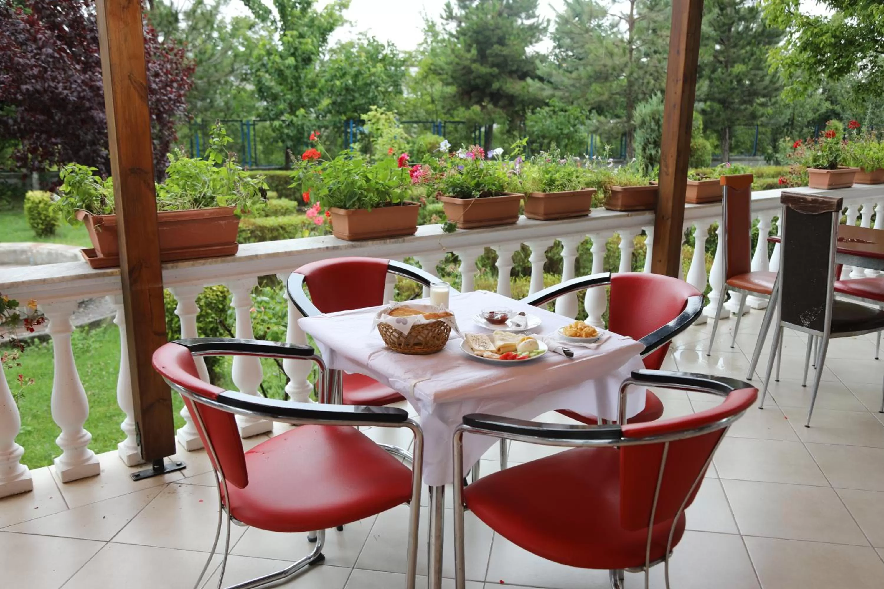 Restaurant/Places to Eat in Hotel Kabashi