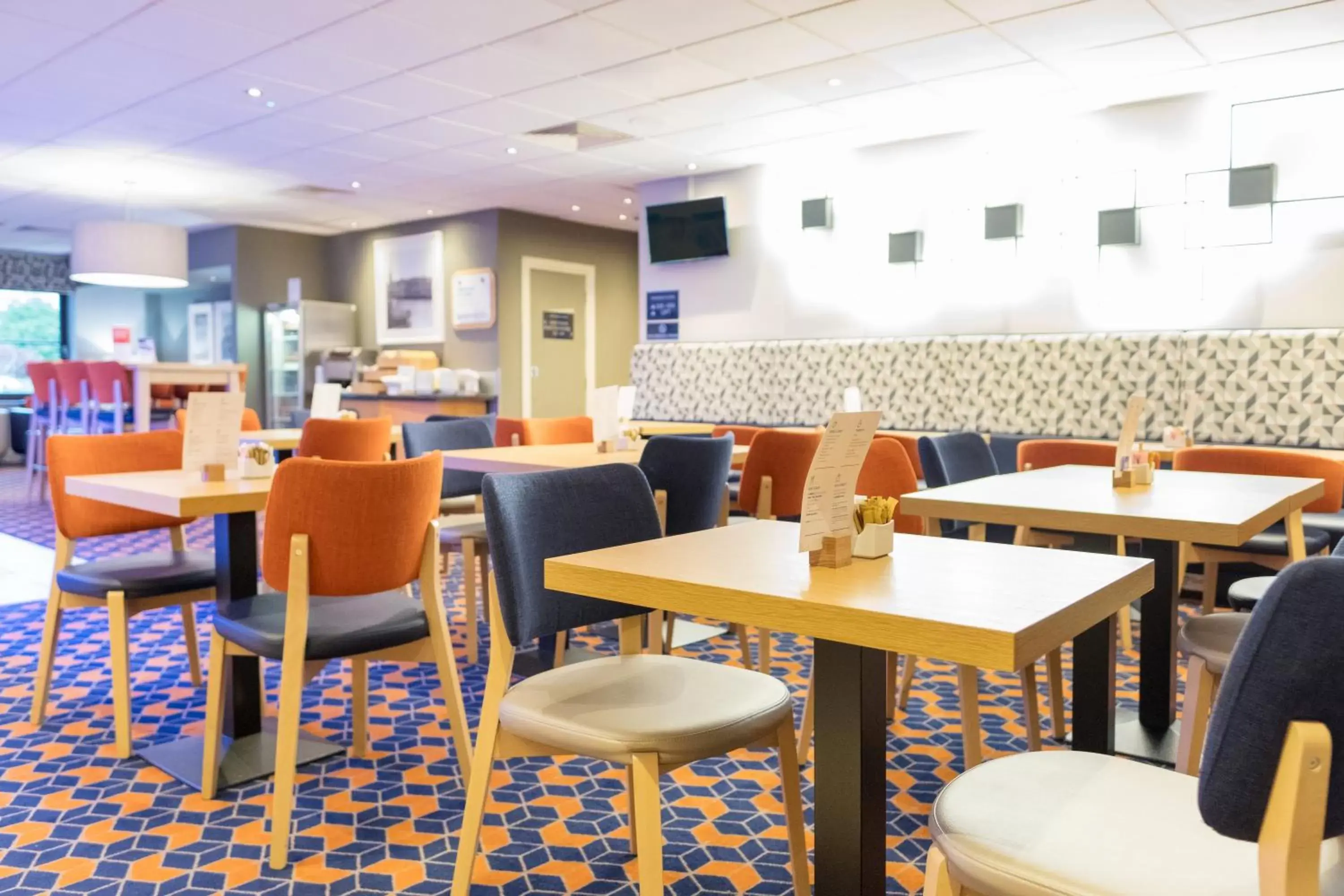 Breakfast, Restaurant/Places to Eat in Holiday Inn Express Perth, an IHG Hotel