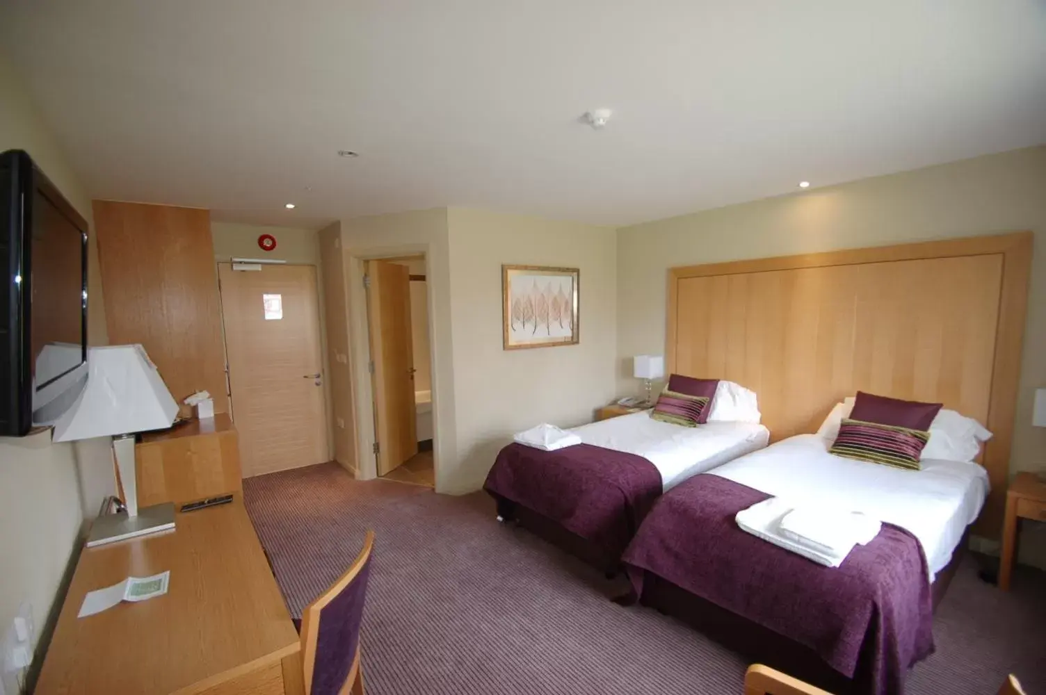 Bedroom, Bed in Kings Court Hotel