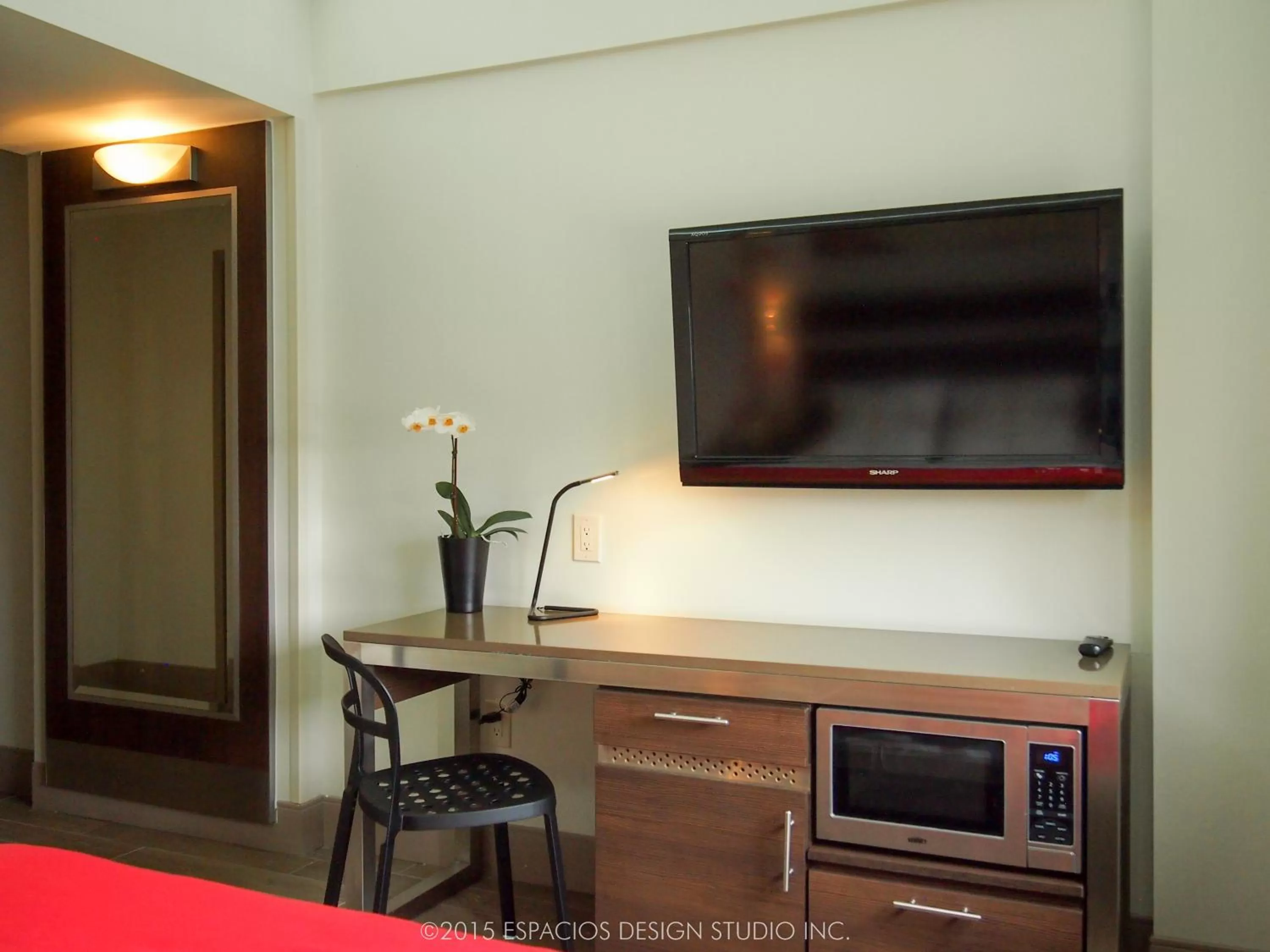 TV and multimedia in Commack Inn