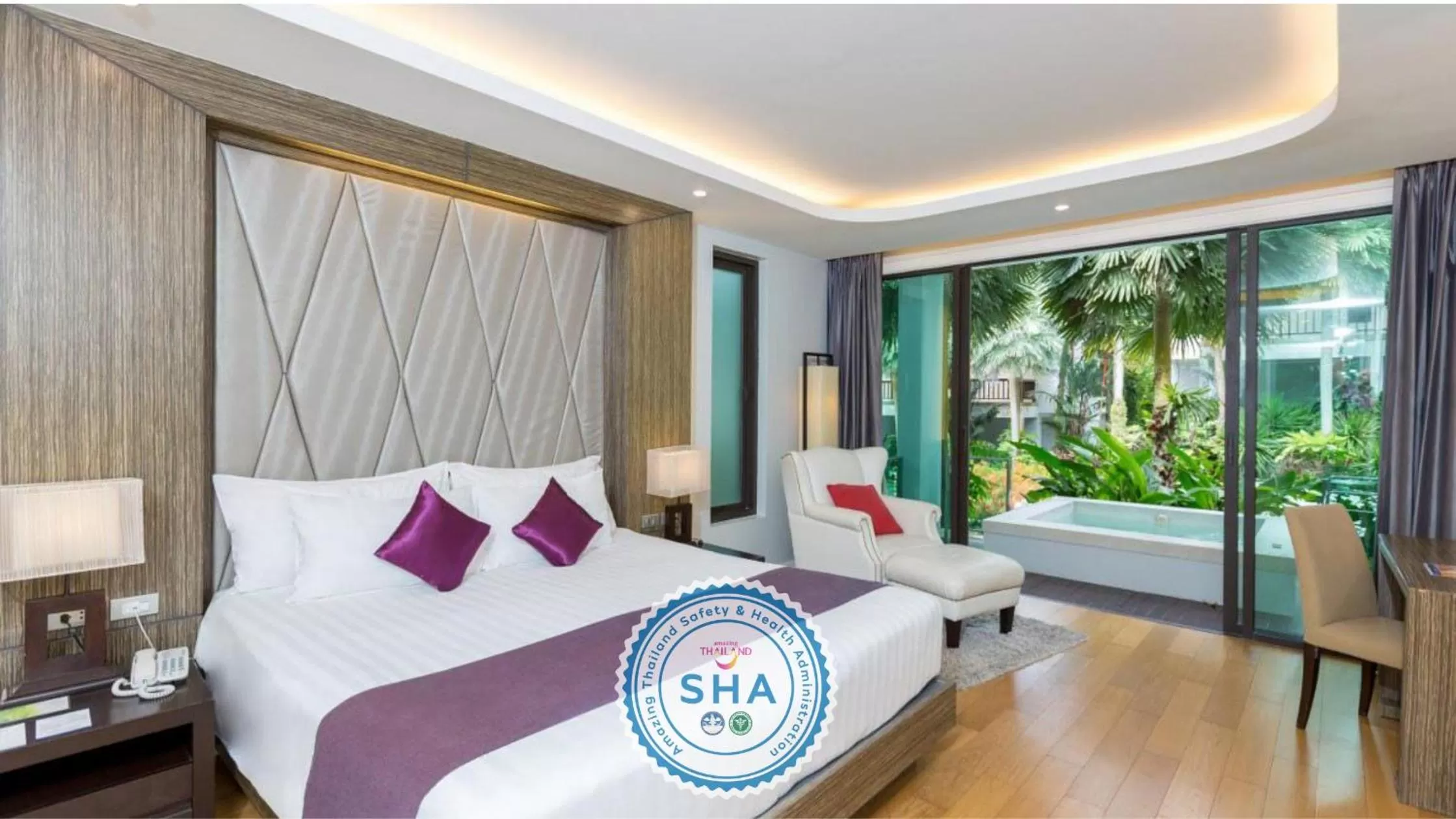 Bedroom, Bed in Wyndham Sea Pearl Resort, Phuket