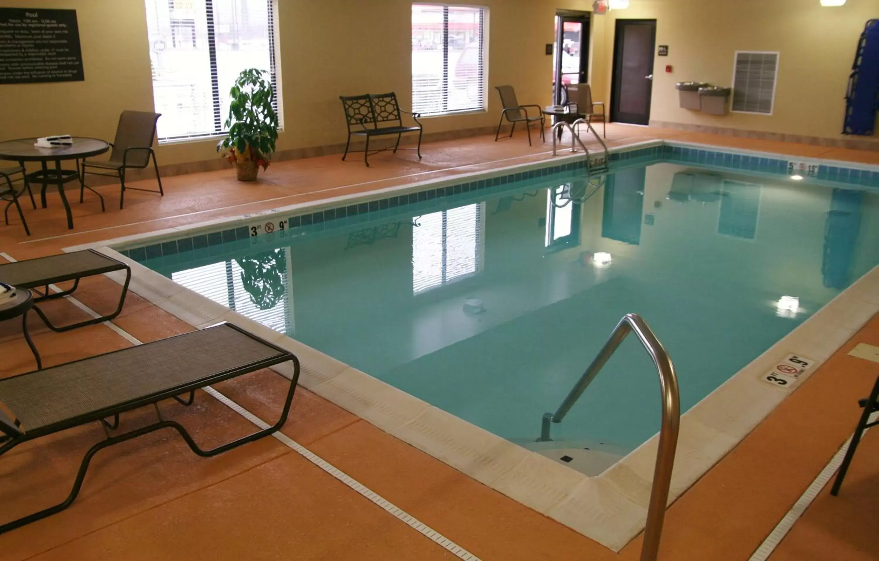 Pool view, Swimming Pool in Hampton Inn Williamsburg