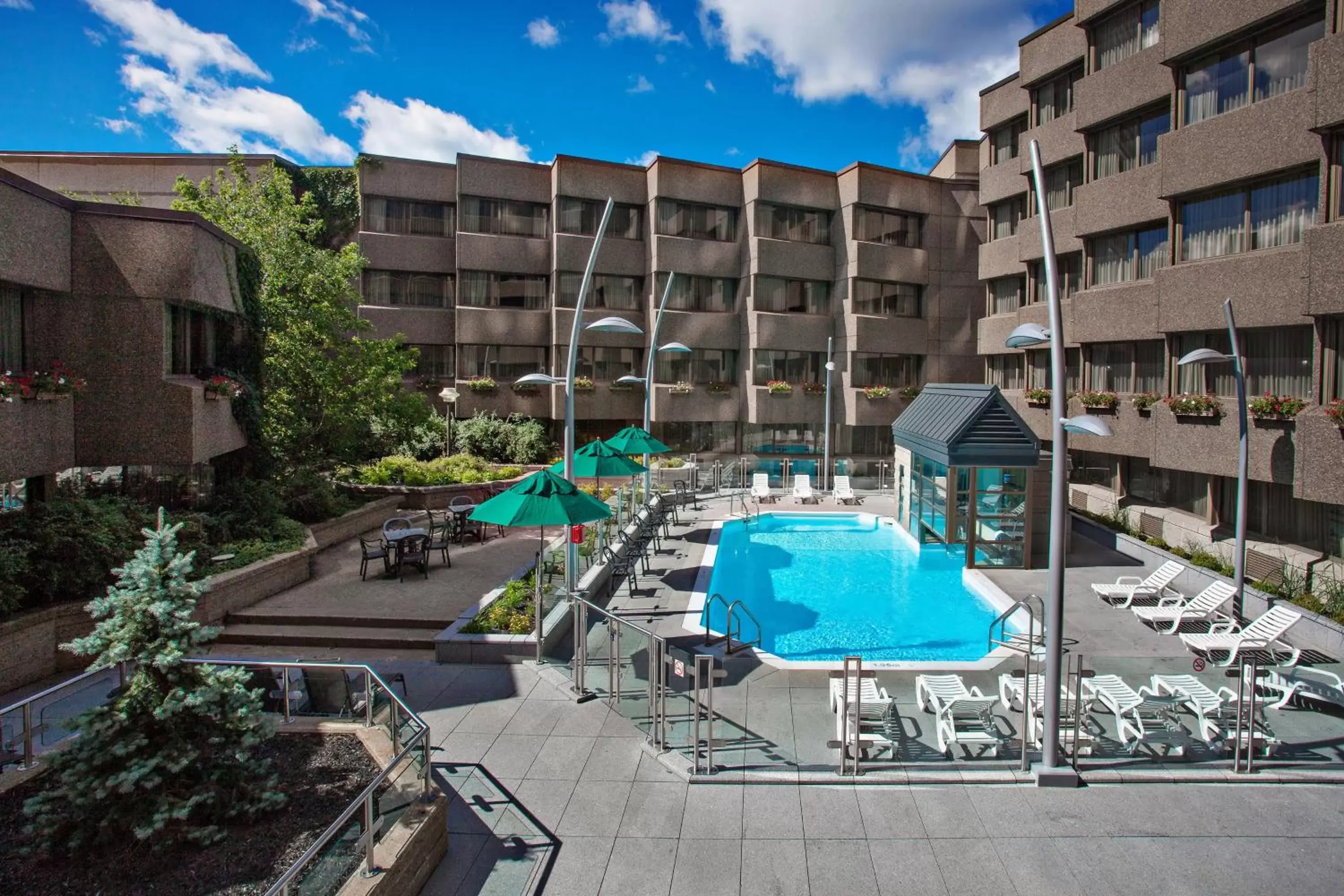 Swimming pool, Pool View in Delta Hotels by Marriott Quebec