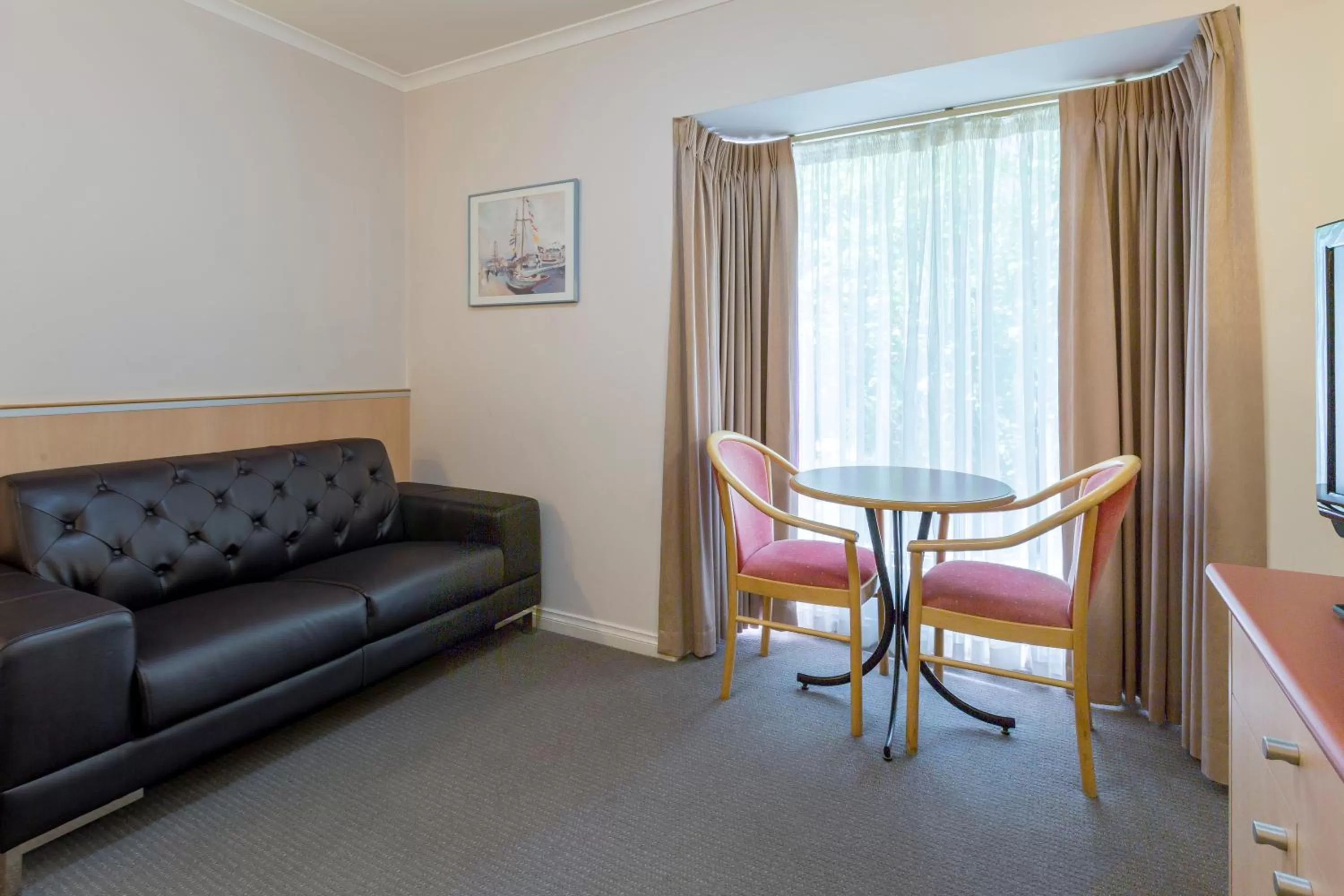 TV and multimedia in The Waverley International Hotel