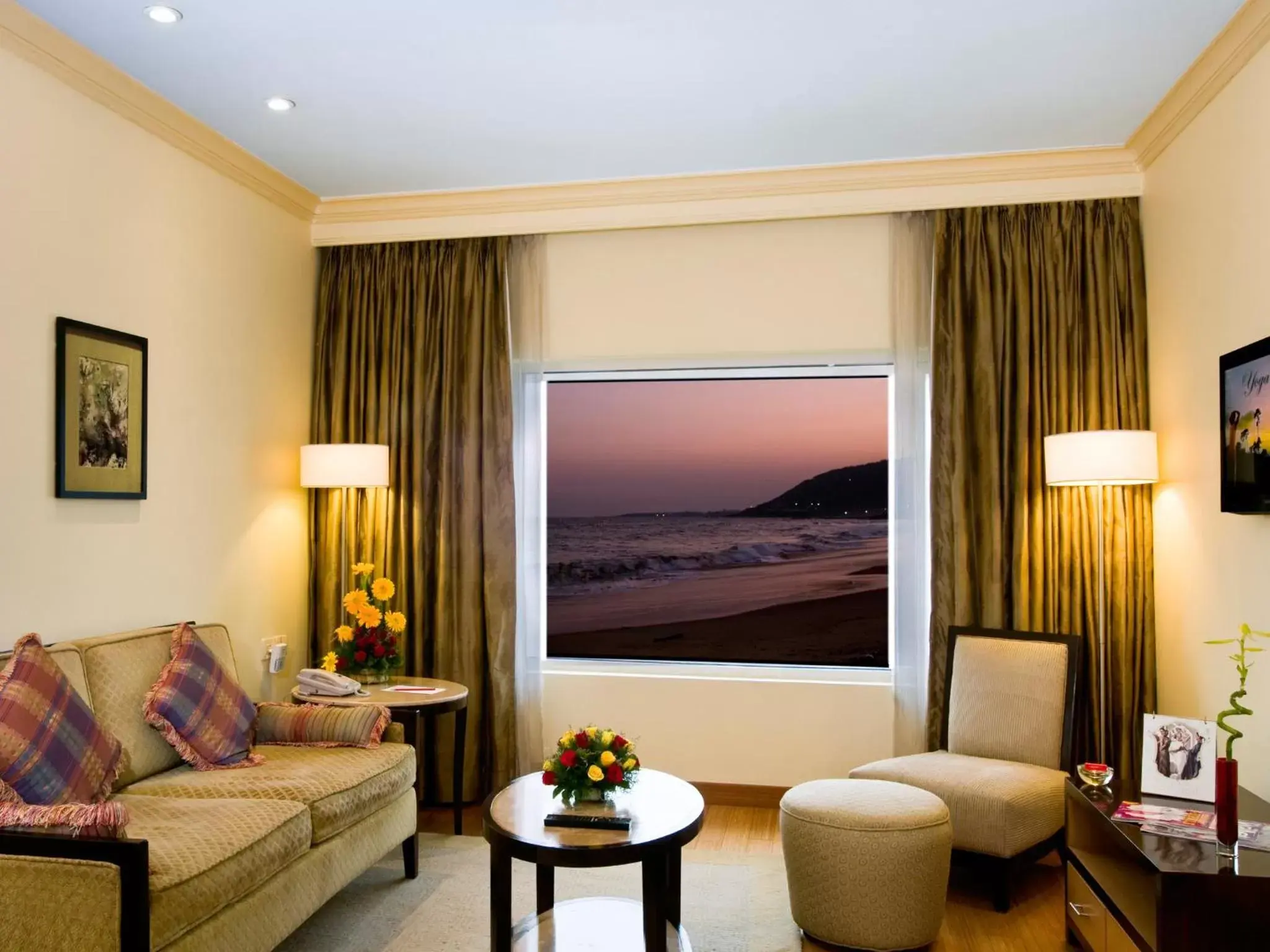 Photo of the whole room, Seating Area in The Gateway Hotel Beach Road Visakhapatnam