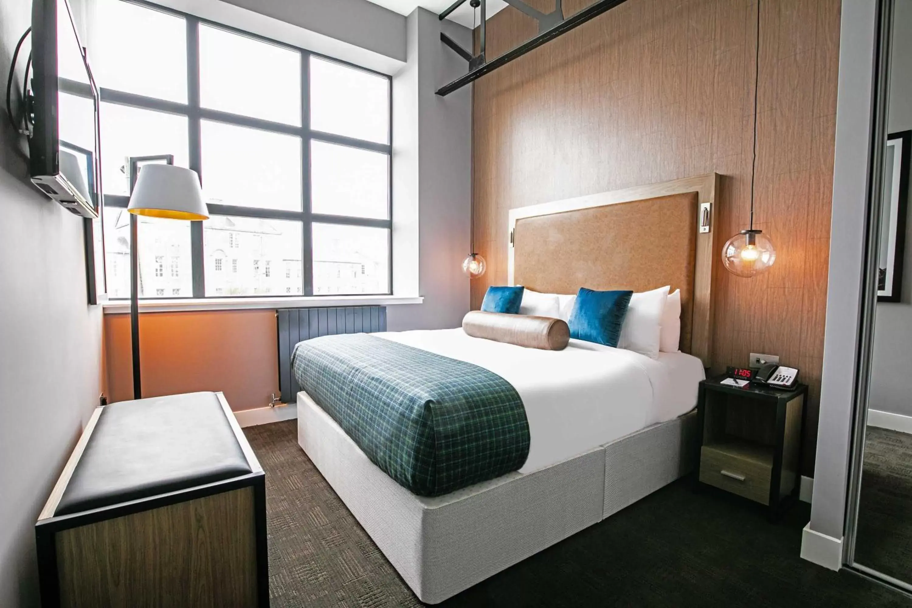 Photo of the whole room, Bed in Sandman Signature Aberdeen Hotel & Spa Photo of the whole room, Bed in Sandman Signature Aberdeen Hotel & Spa