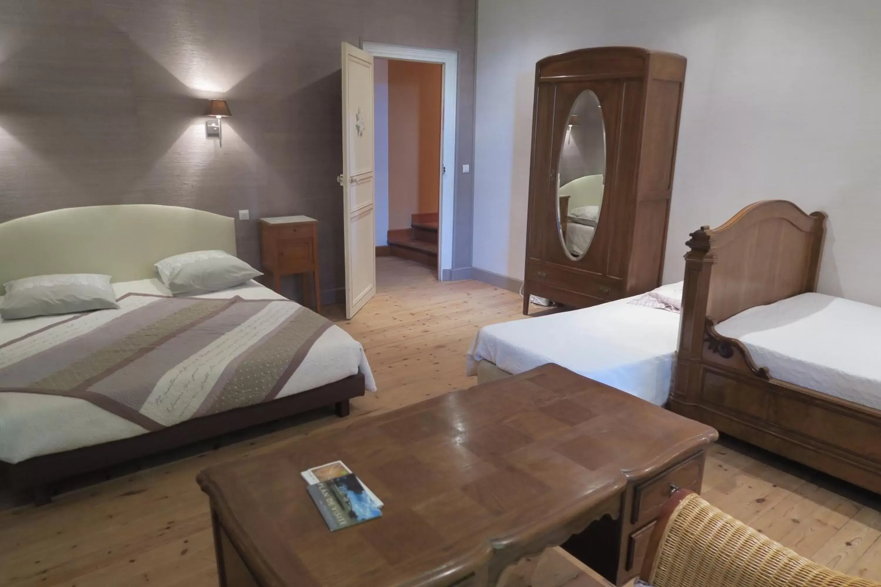 Photo of the whole room, Bed in Le Domaine de Fraissinet