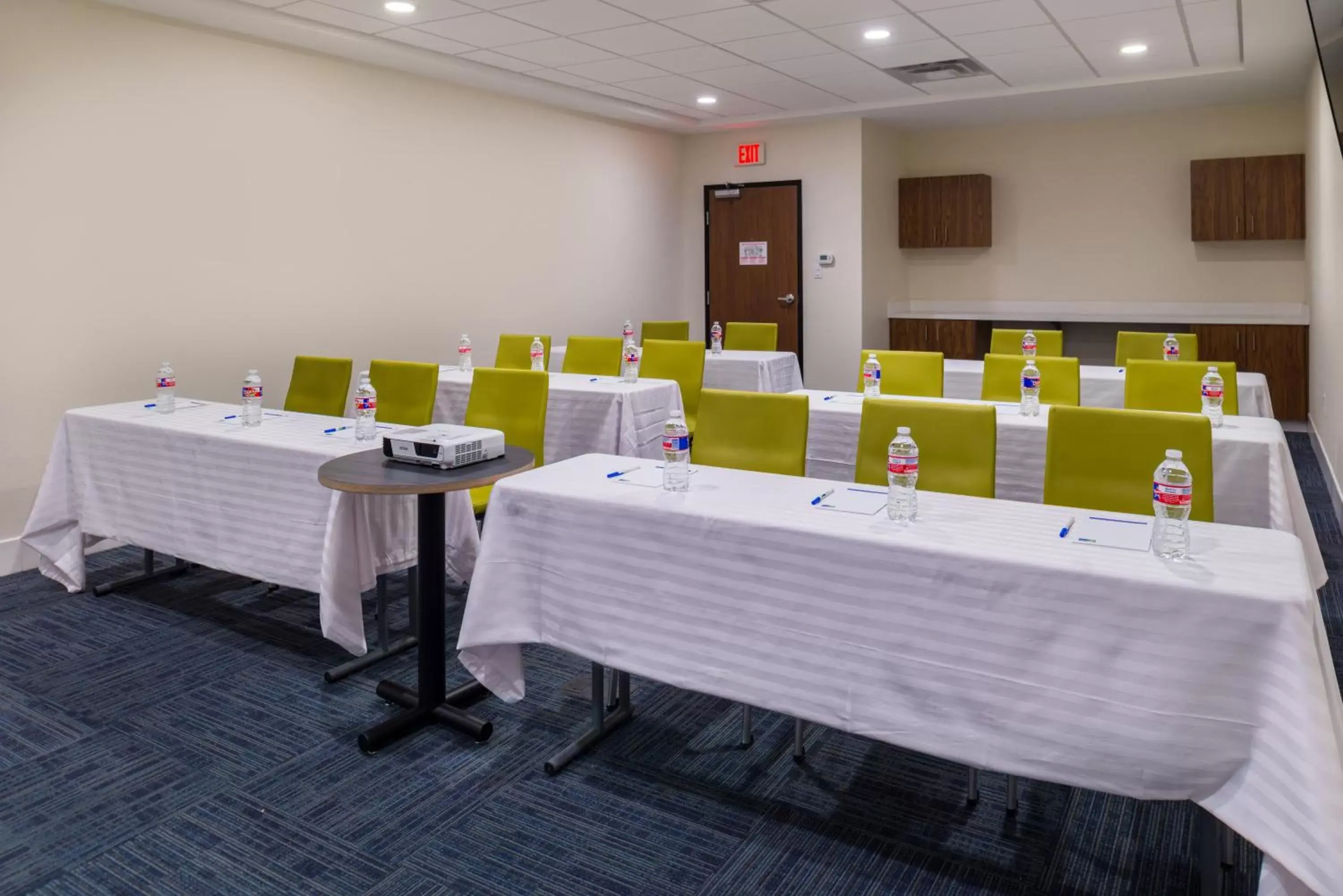 Meeting/conference room in Holiday Inn Express Fort Worth West, an IHG Hotel