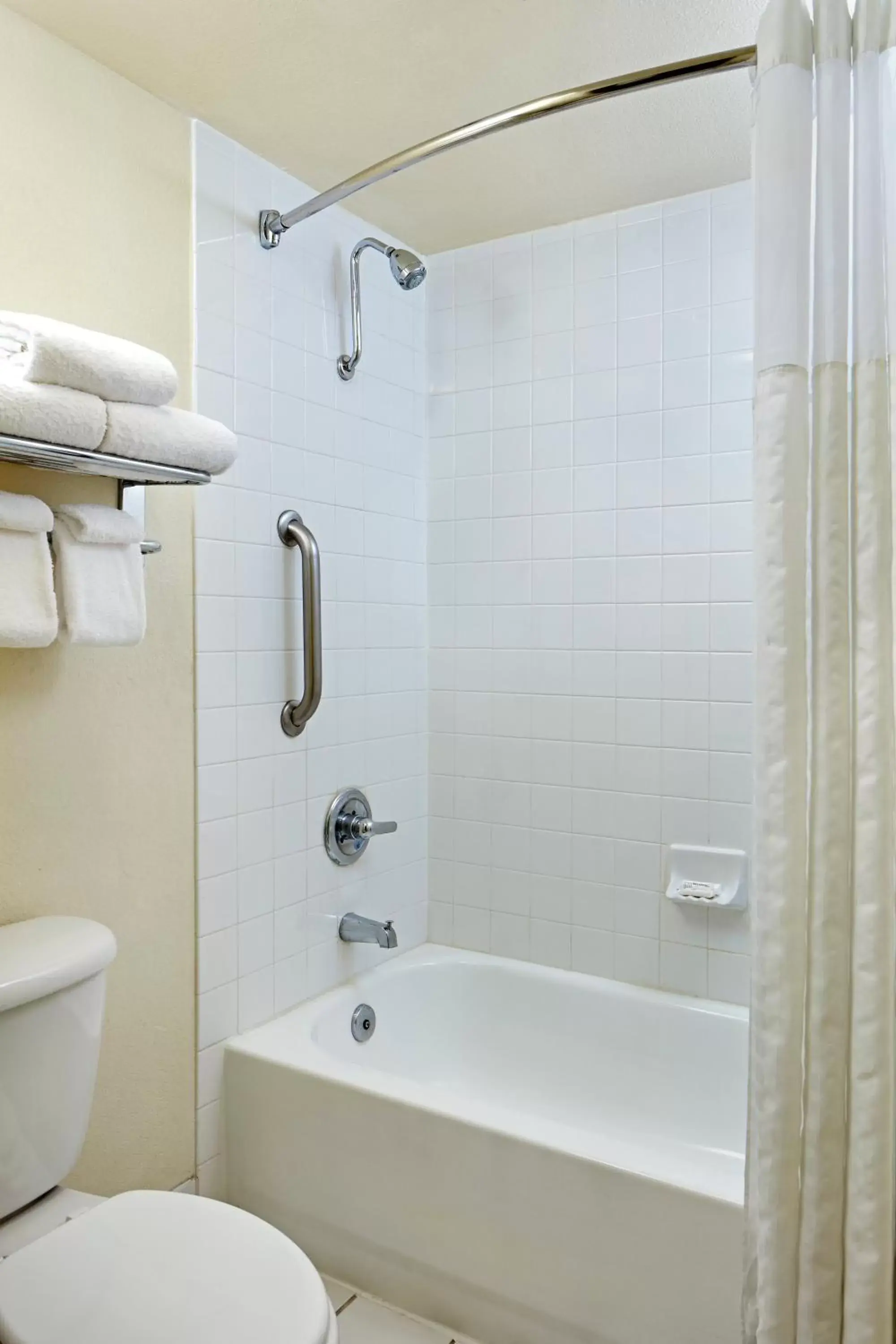 Bathroom in La Quinta by Wyndham Thousand Oaks-Newbury Park