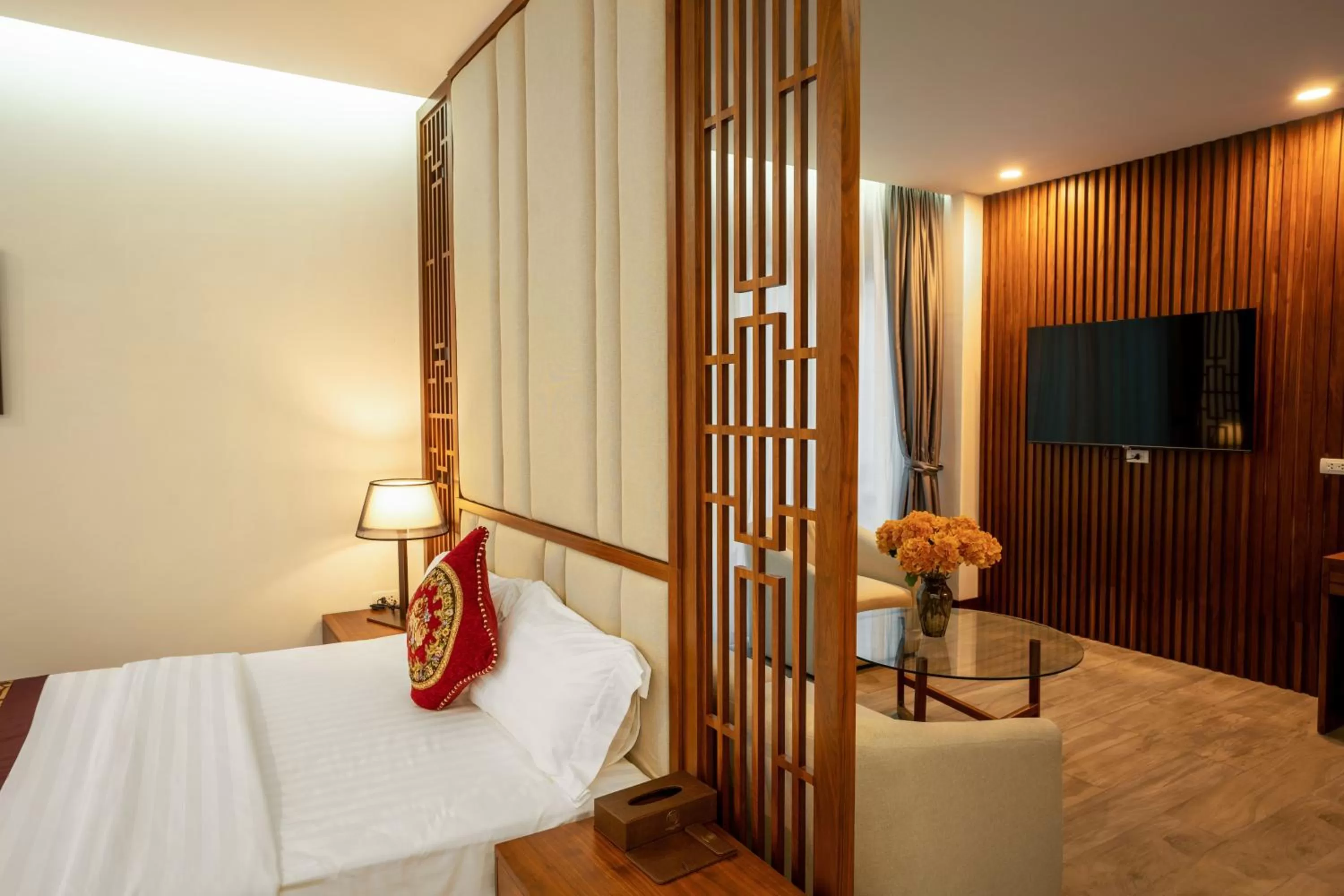 Photo of the whole room, Bed in MT Collection Hotel