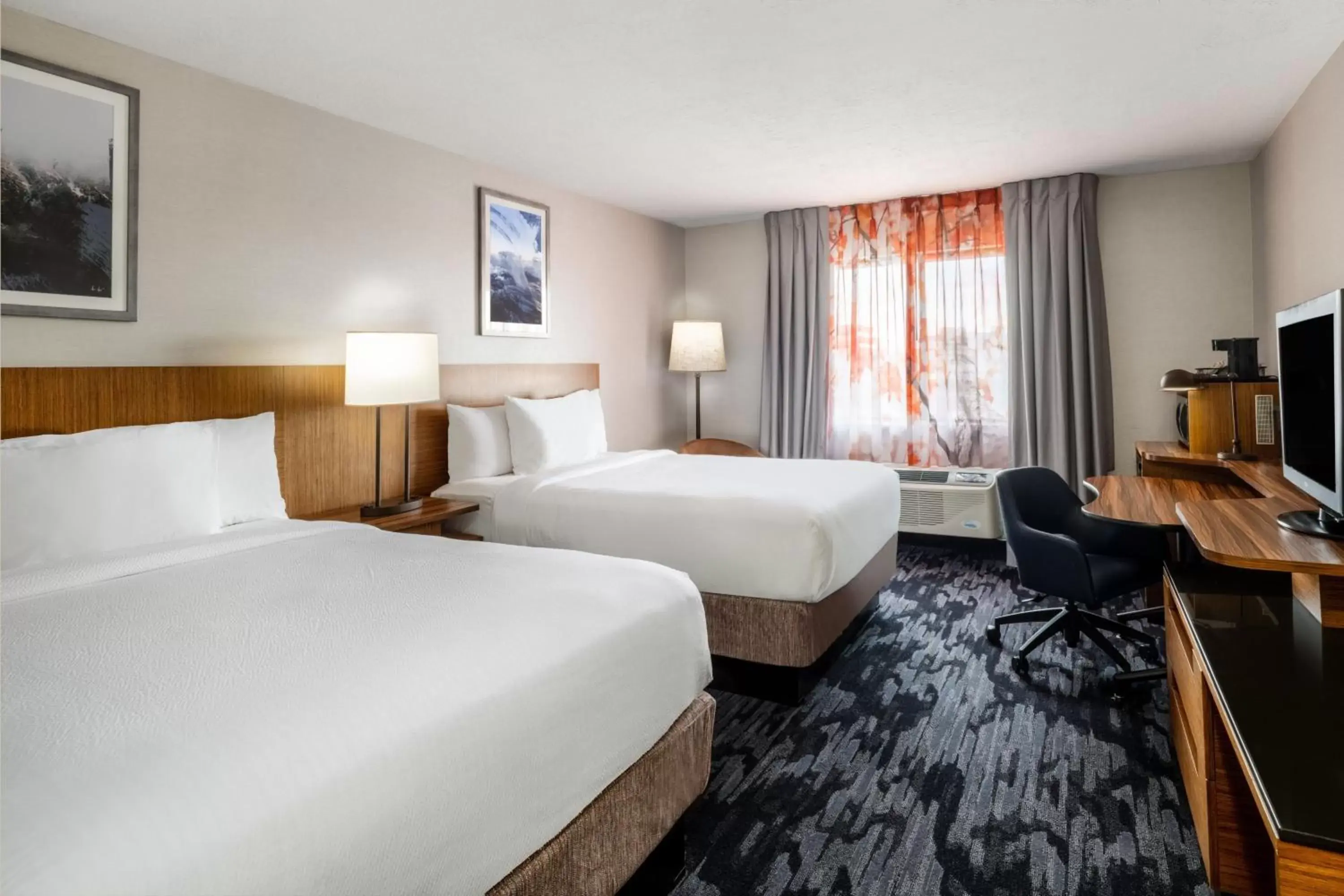 Photo of the whole room, Bed in Fairfield Inn & Suites by Marriott Salt Lake City Downtown