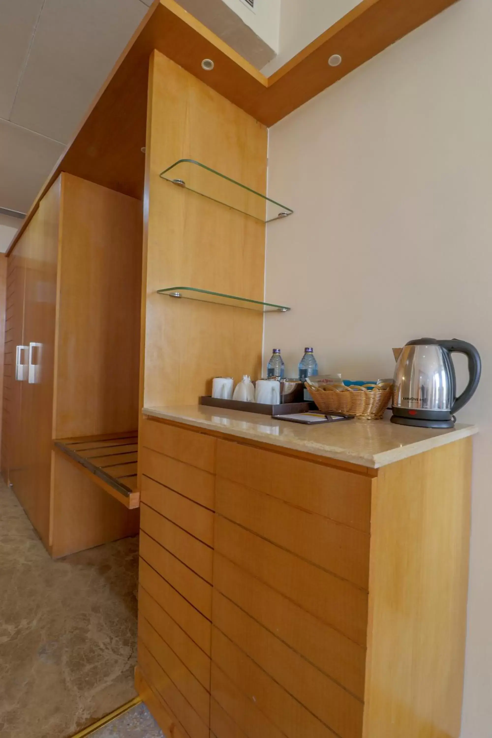 Coffee/tea facilities, Kitchen/Kitchenette in Golden Tulip Westlands Nairobi