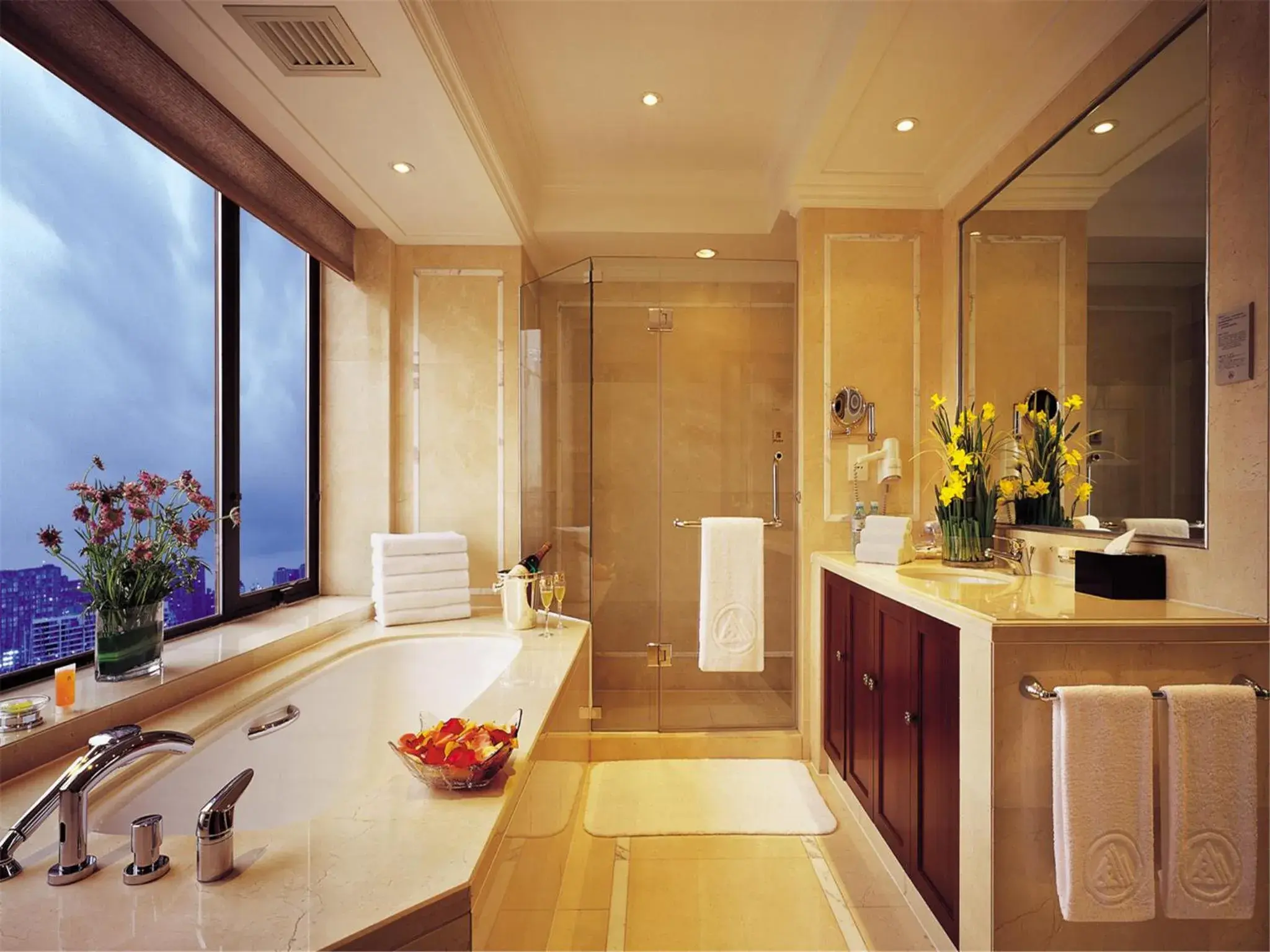 Bathroom in Hotel Kunlun